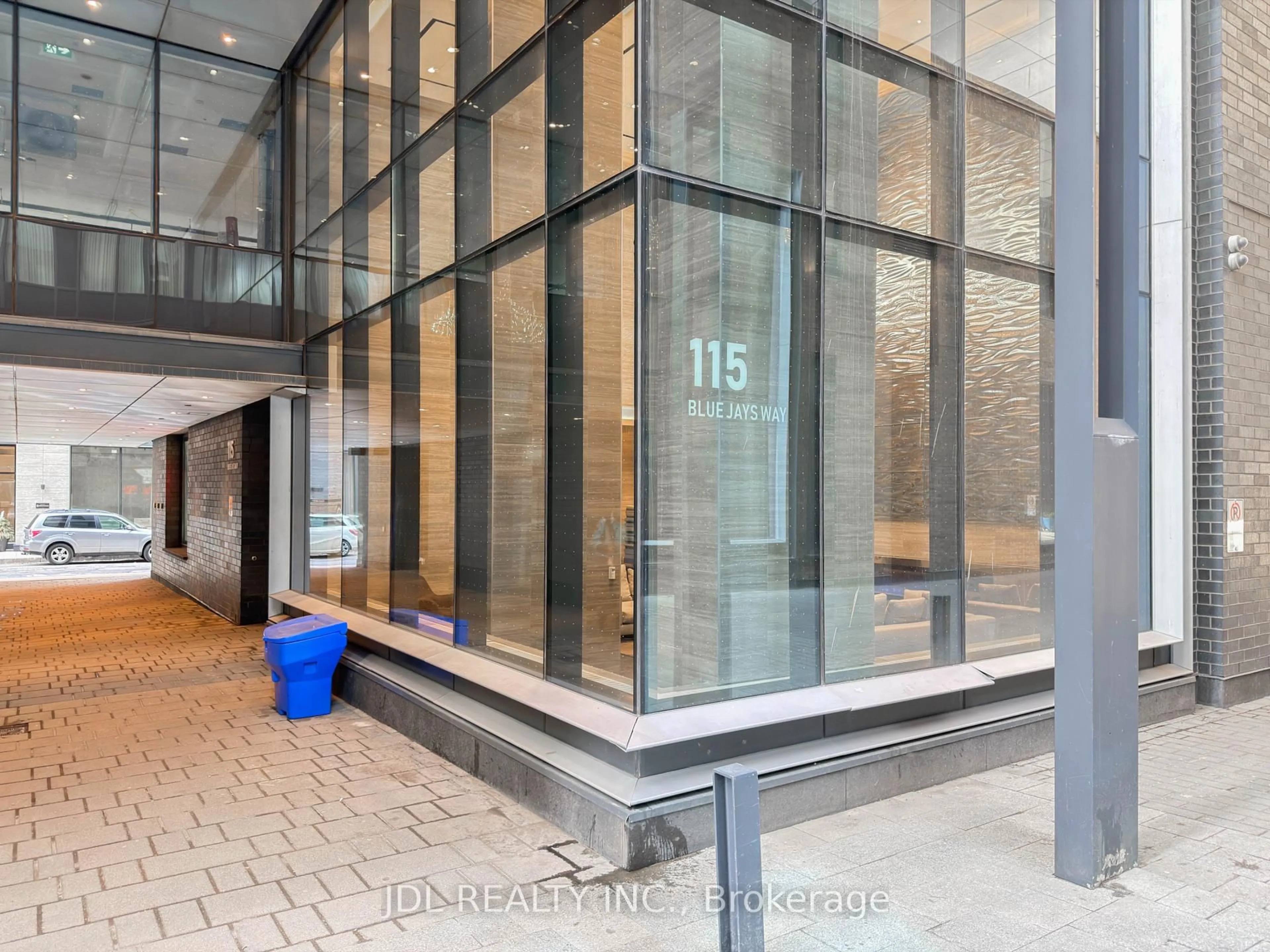 Indoor foyer for 115 Blue Jays Way #1602, Toronto Ontario M5V 0N4