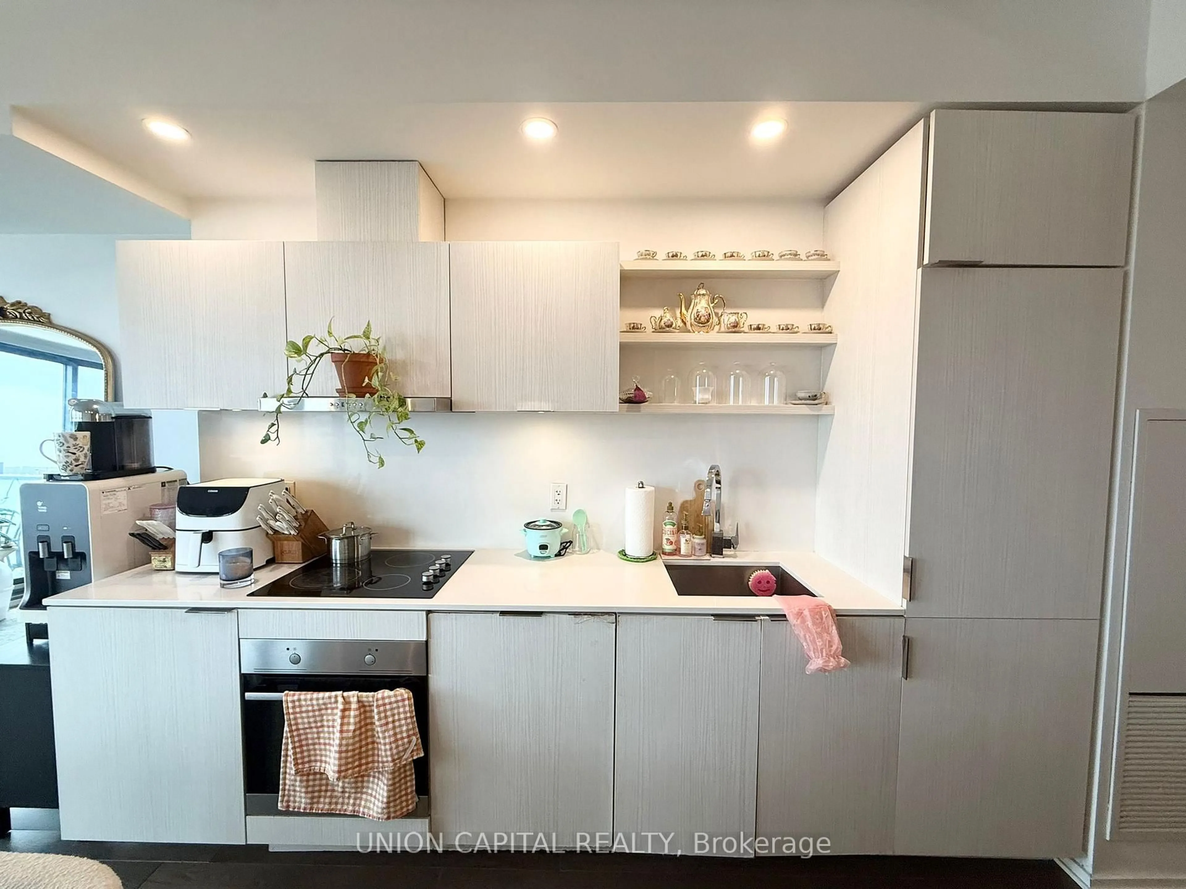 Standard kitchen, unknown for 16 Bonnycastle St #1601, Toronto Ontario M5A 0C9