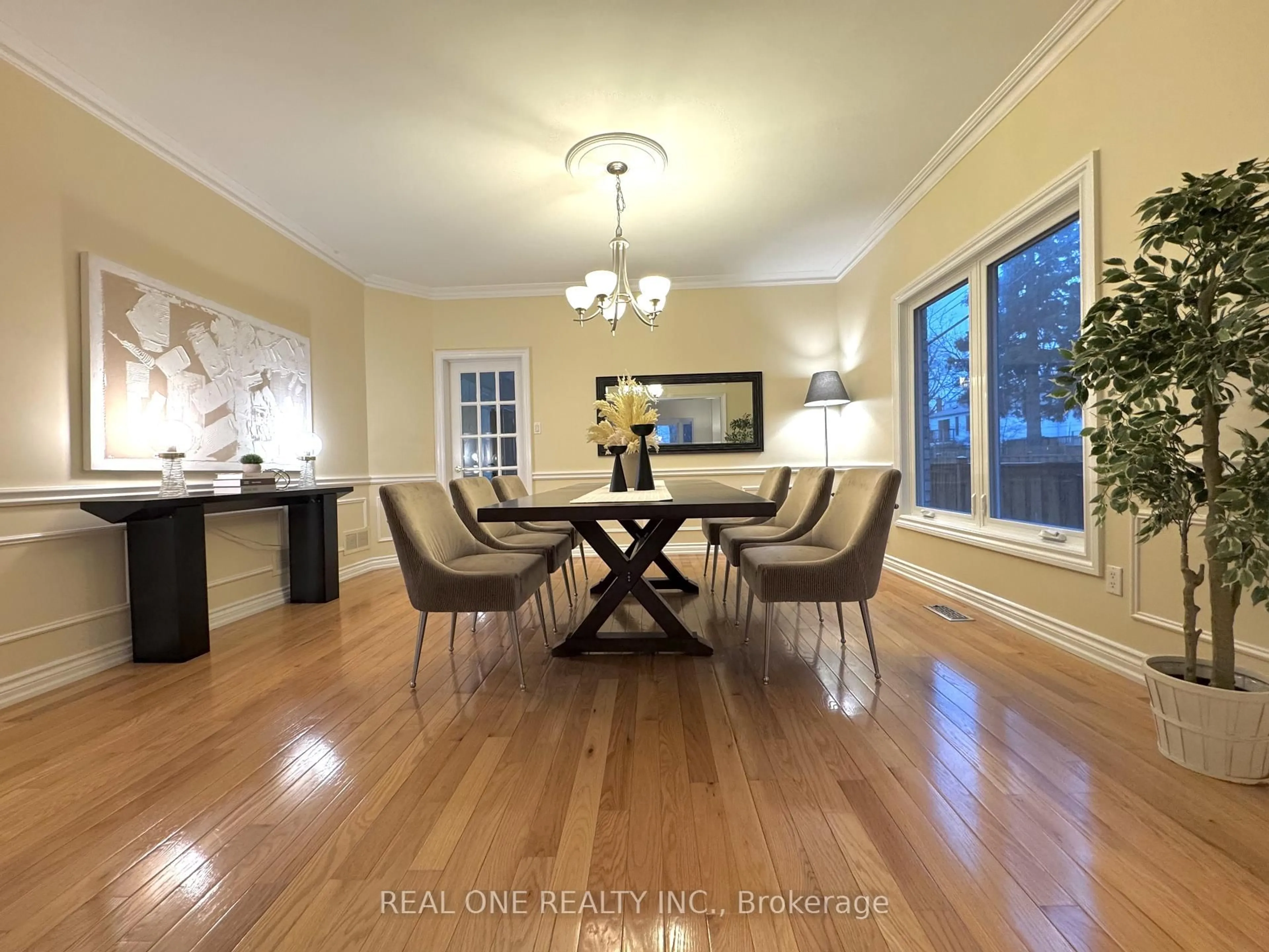 Dining room, wood/laminate floor for 237 Princess Ave, Toronto Ontario M2N 3S2