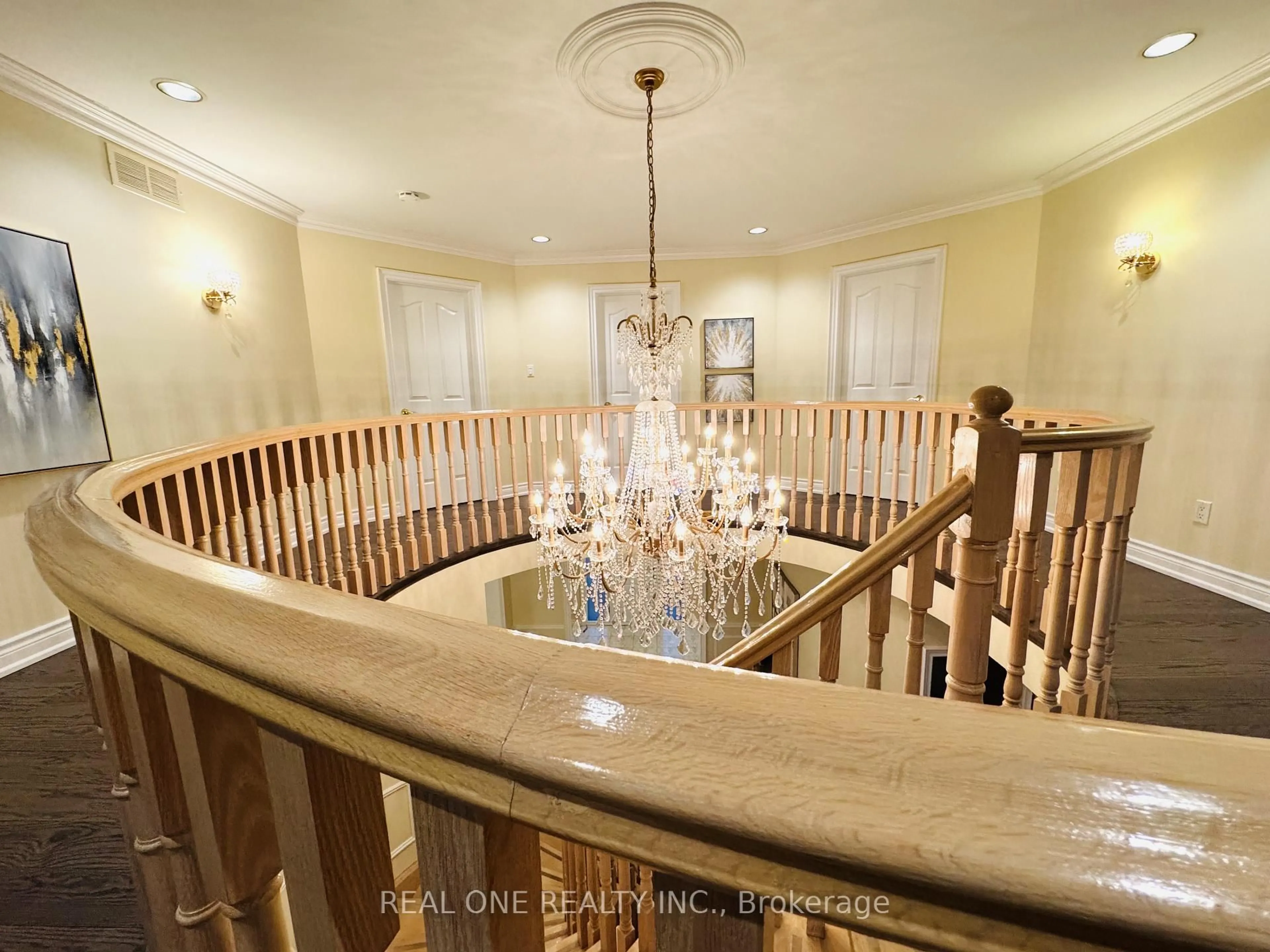 Indoor foyer for 237 Princess Ave, Toronto Ontario M2N 3S2