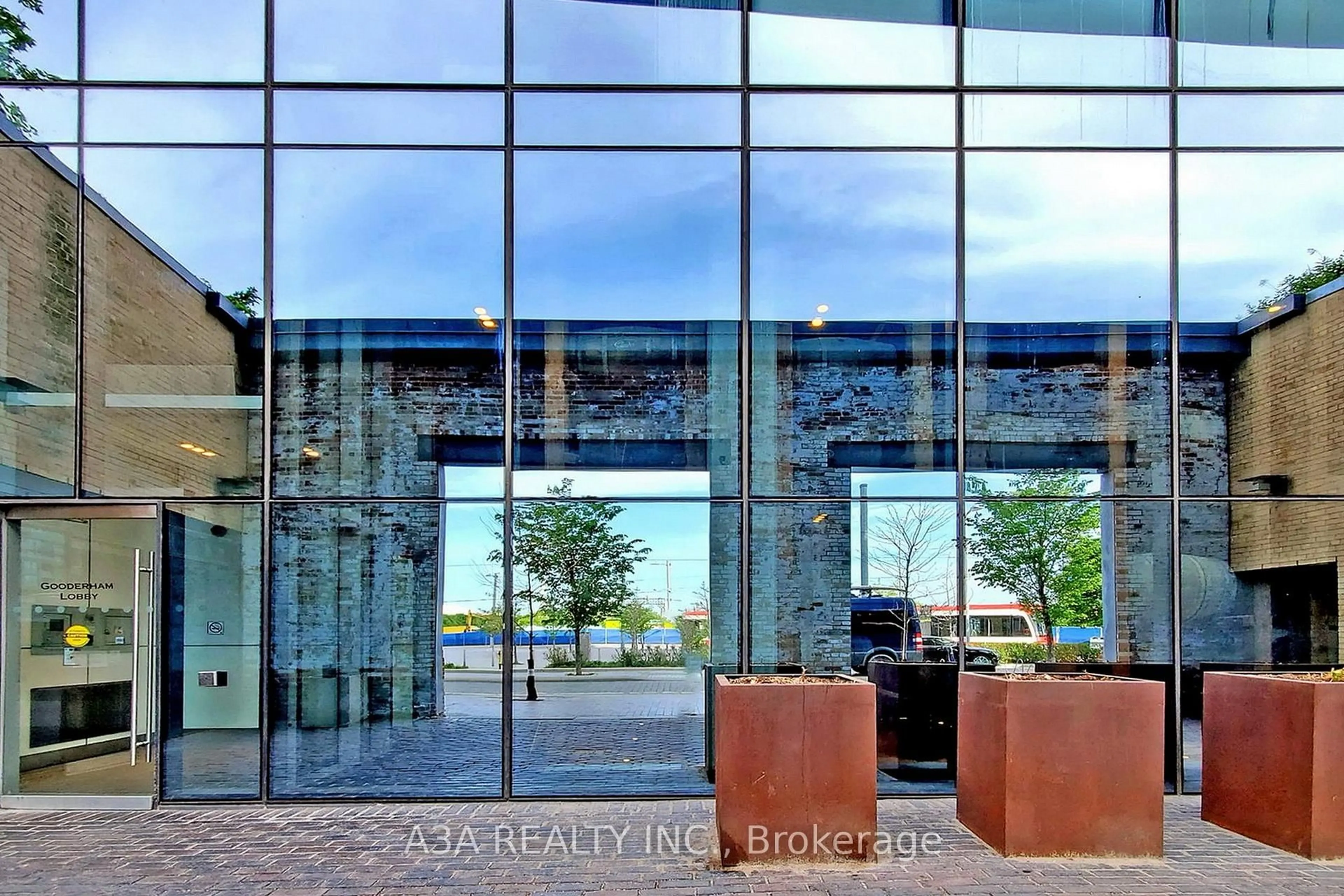 Indoor foyer for 390 Cherry St #2906, Toronto Ontario M5A 0E2