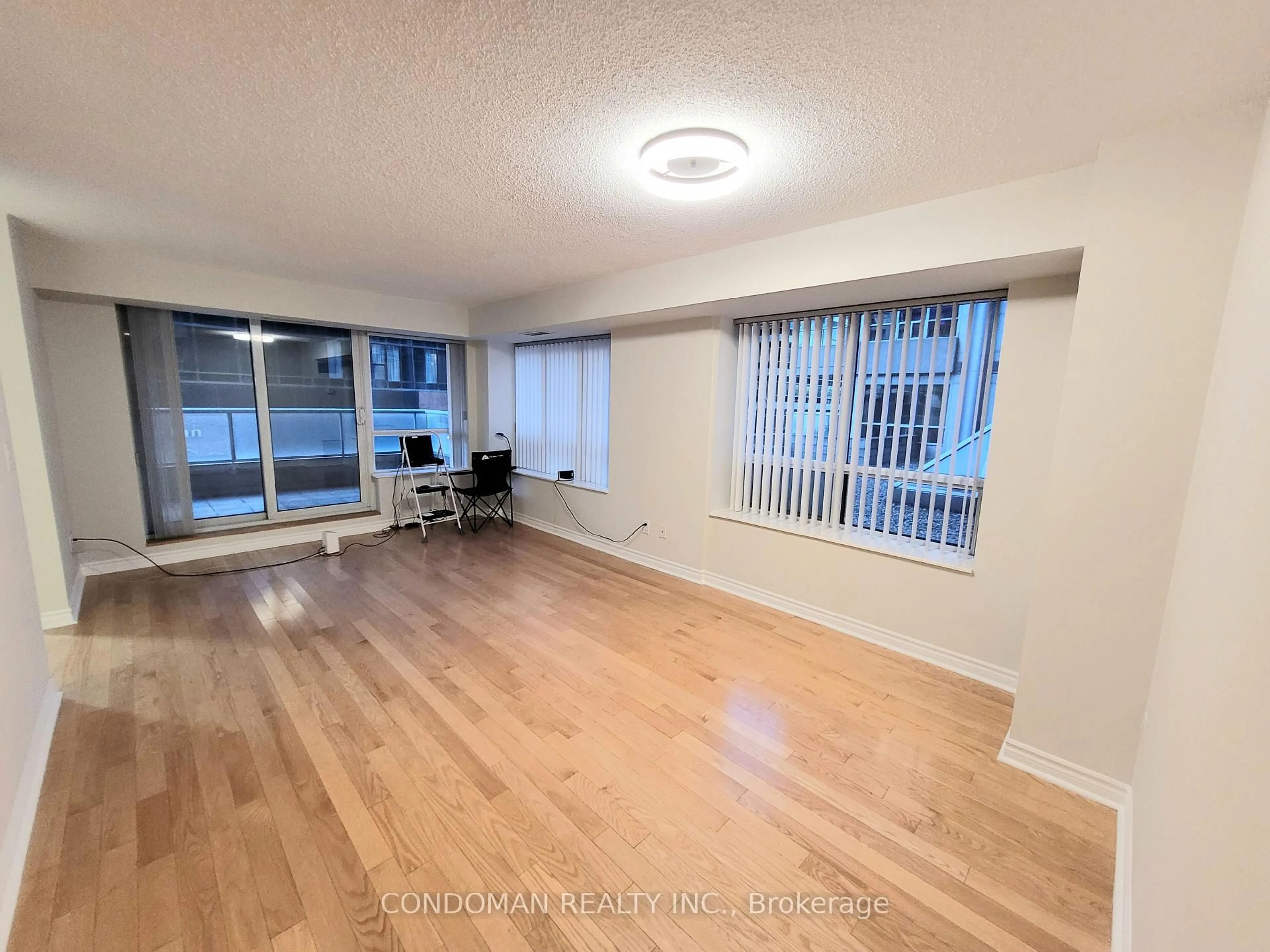 A pic of a room for 250 Wellington St #340, Toronto Ontario M5V 2V4