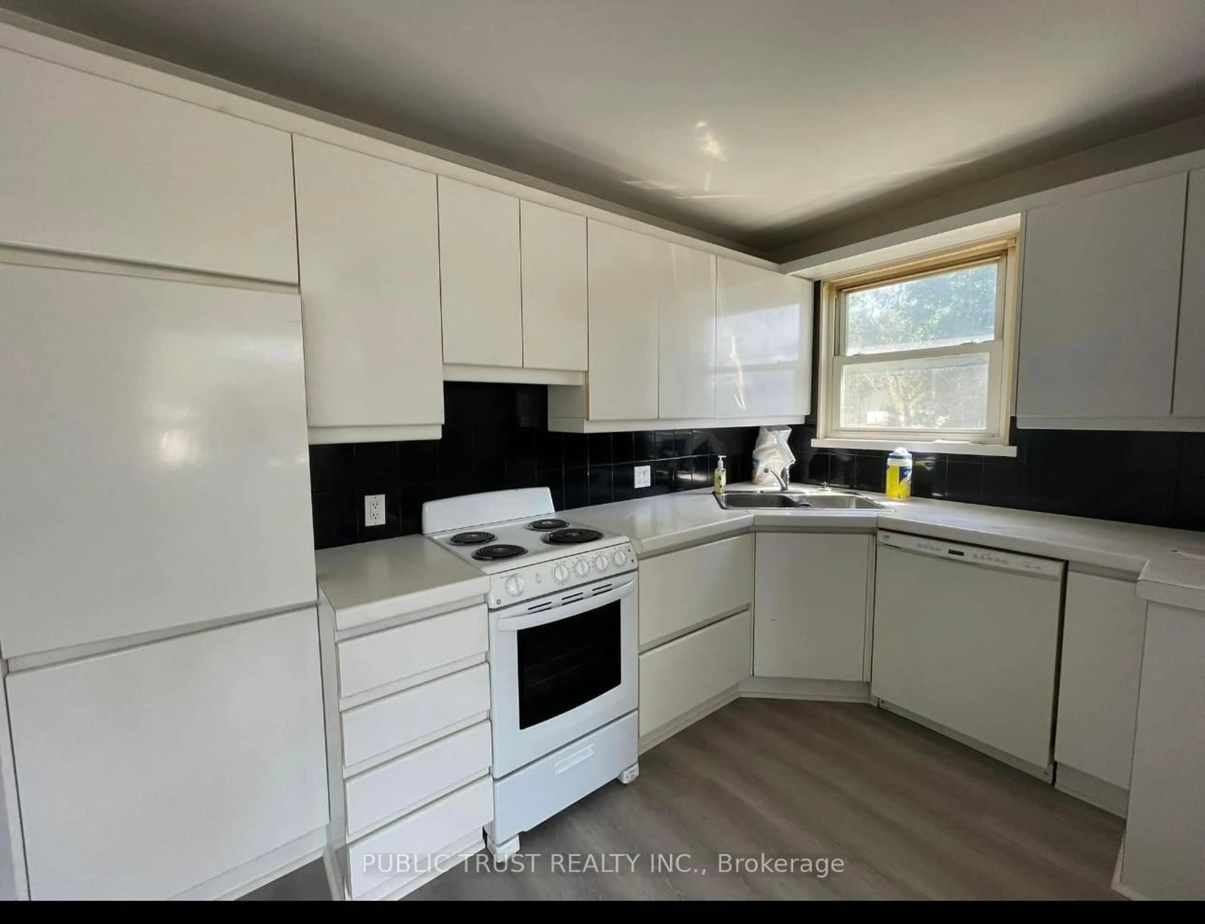Standard kitchen, wood/laminate floor for 1 Sunbeam Ave, Toronto Ontario M3H 1W6