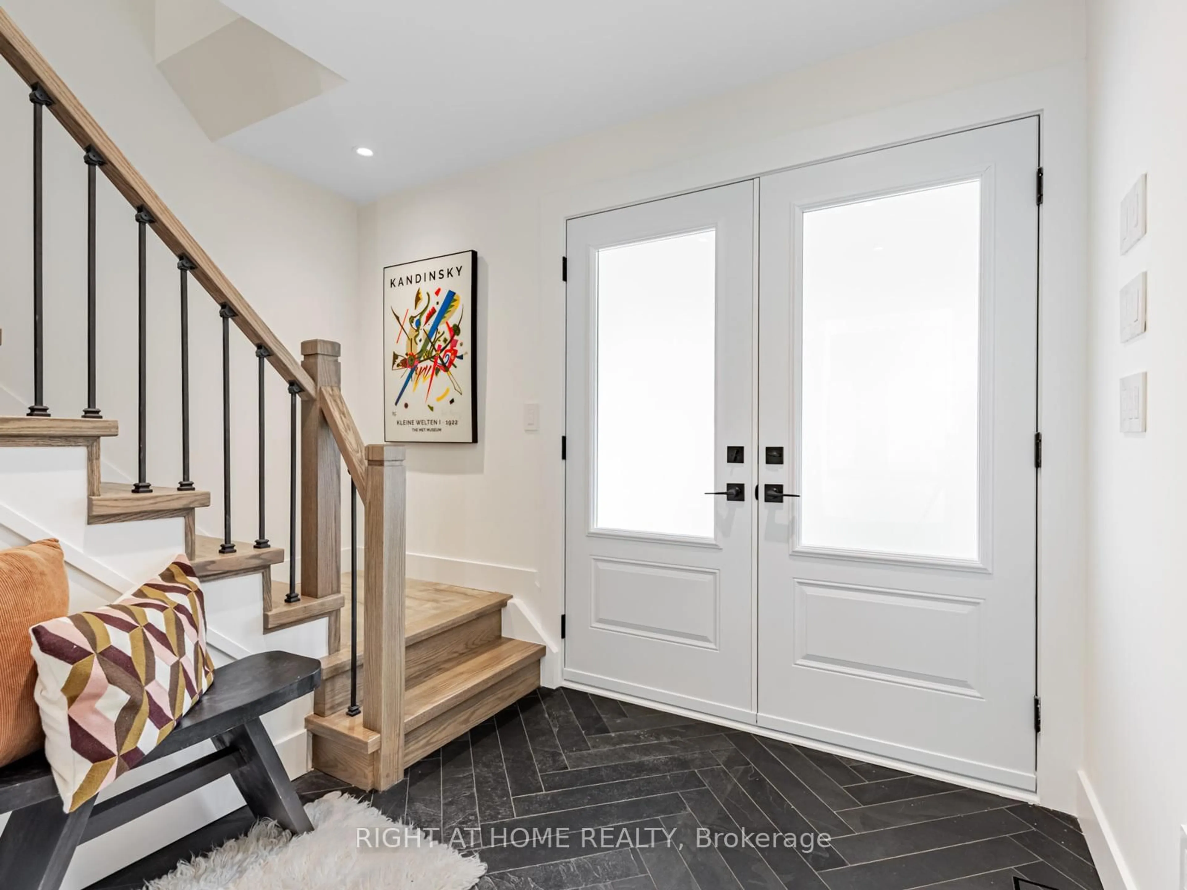 Indoor entryway for 43 Kingland Cres, Toronto Ontario M2J 2B8