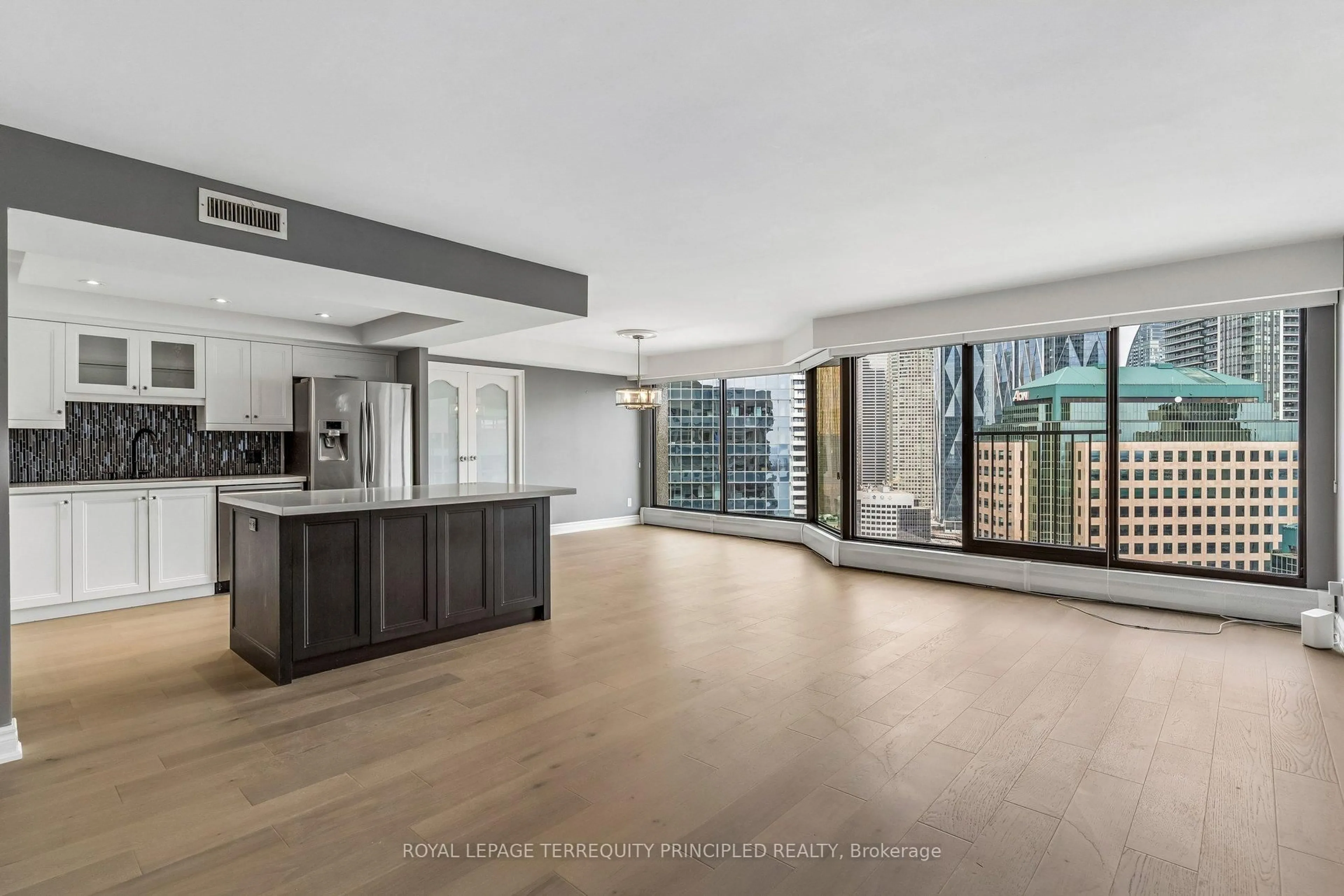 Open concept kitchen, unknown for 55 Harbour Sq #3413, Toronto Ontario M5J 2L1