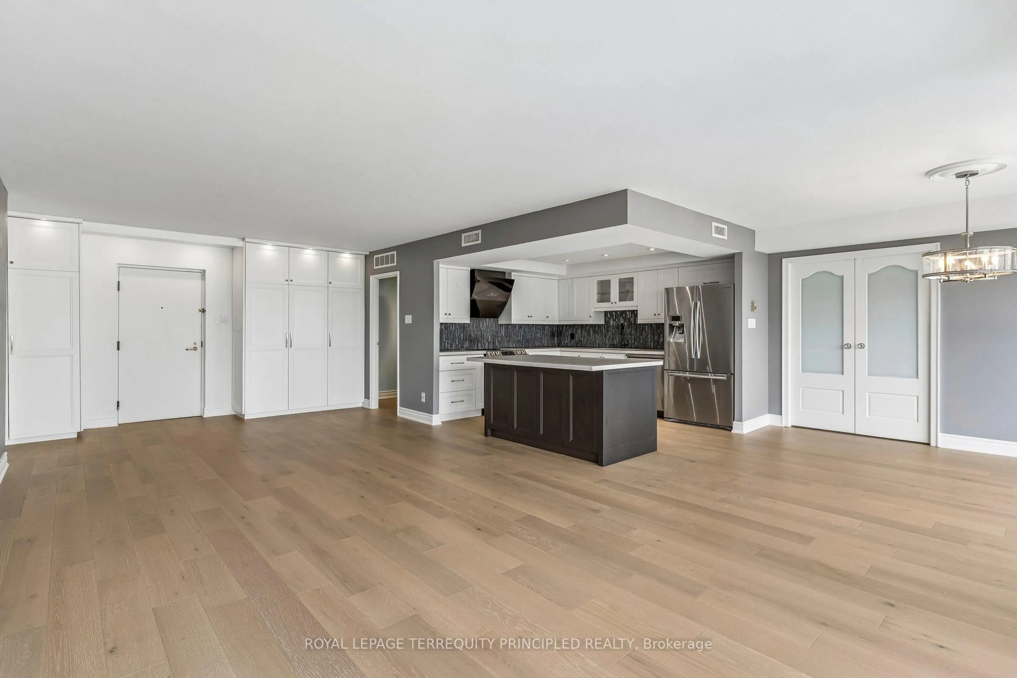 Open concept kitchen, unknown for 55 Harbour Sq #3413, Toronto Ontario M5J 2L1