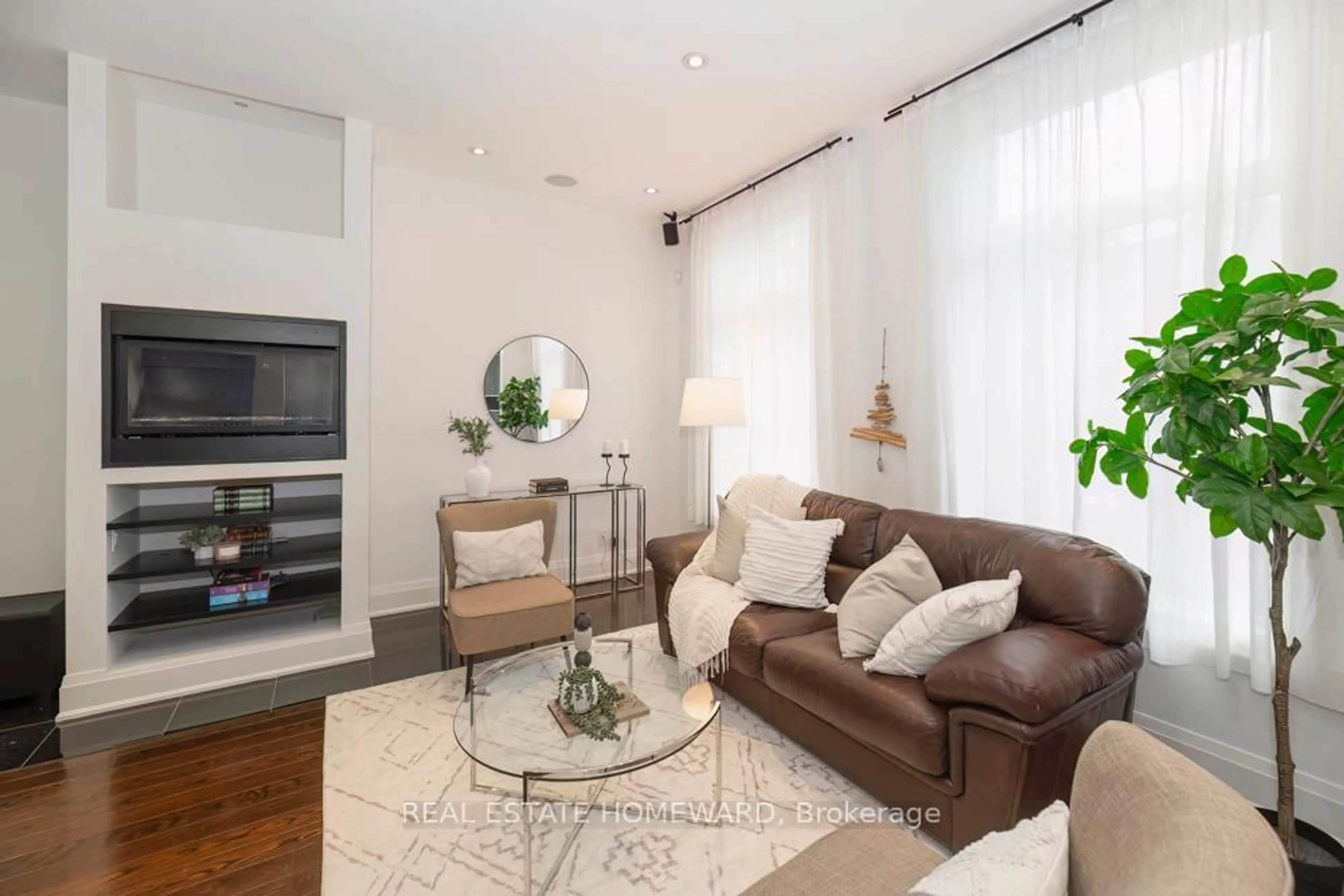 Living room with furniture, unknown for 136 Spruce St, Toronto Ontario M5A 2J5