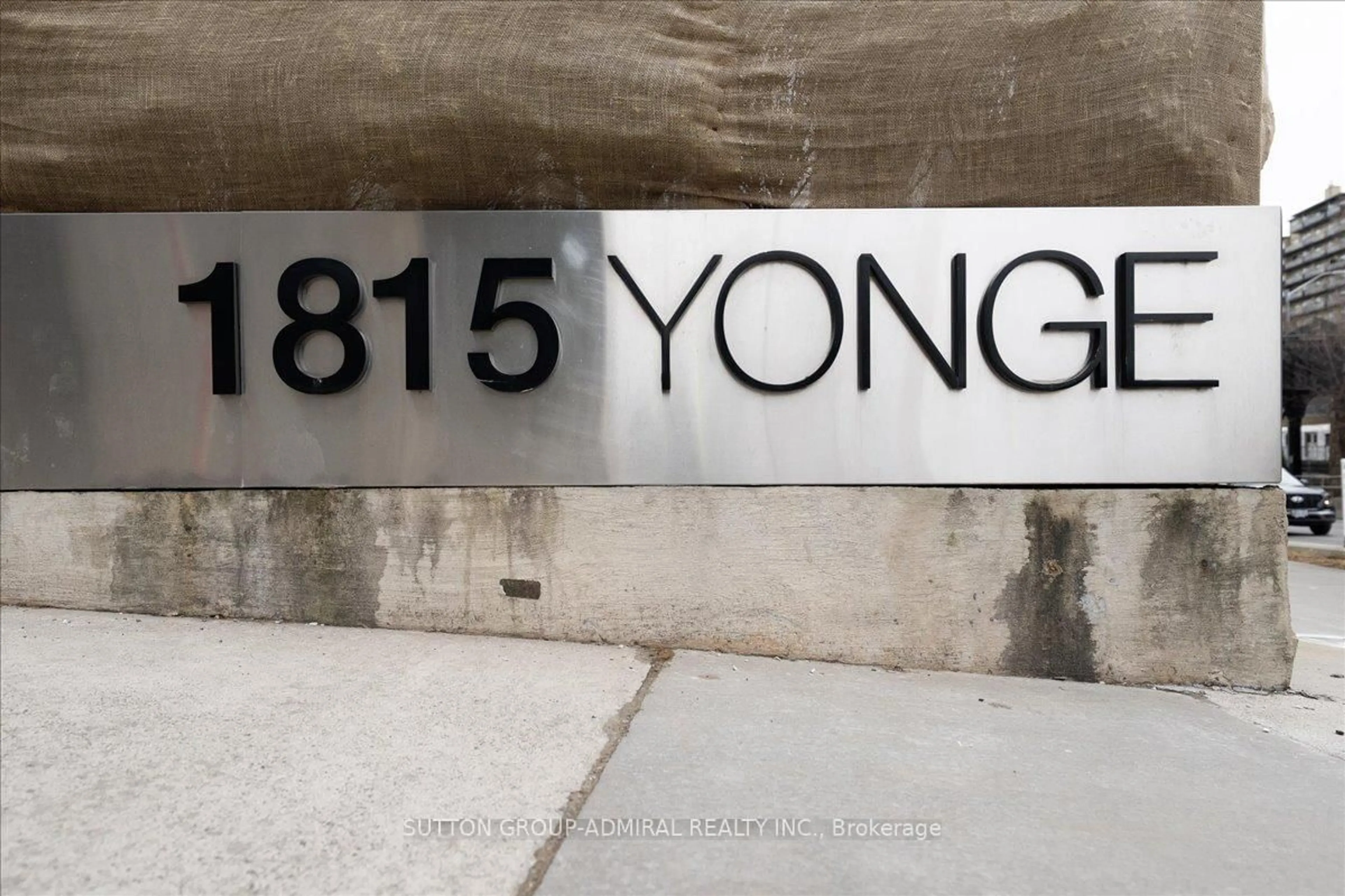 Indoor foyer for 1815 Yonge St #2006, Toronto Ontario M4T 2A4