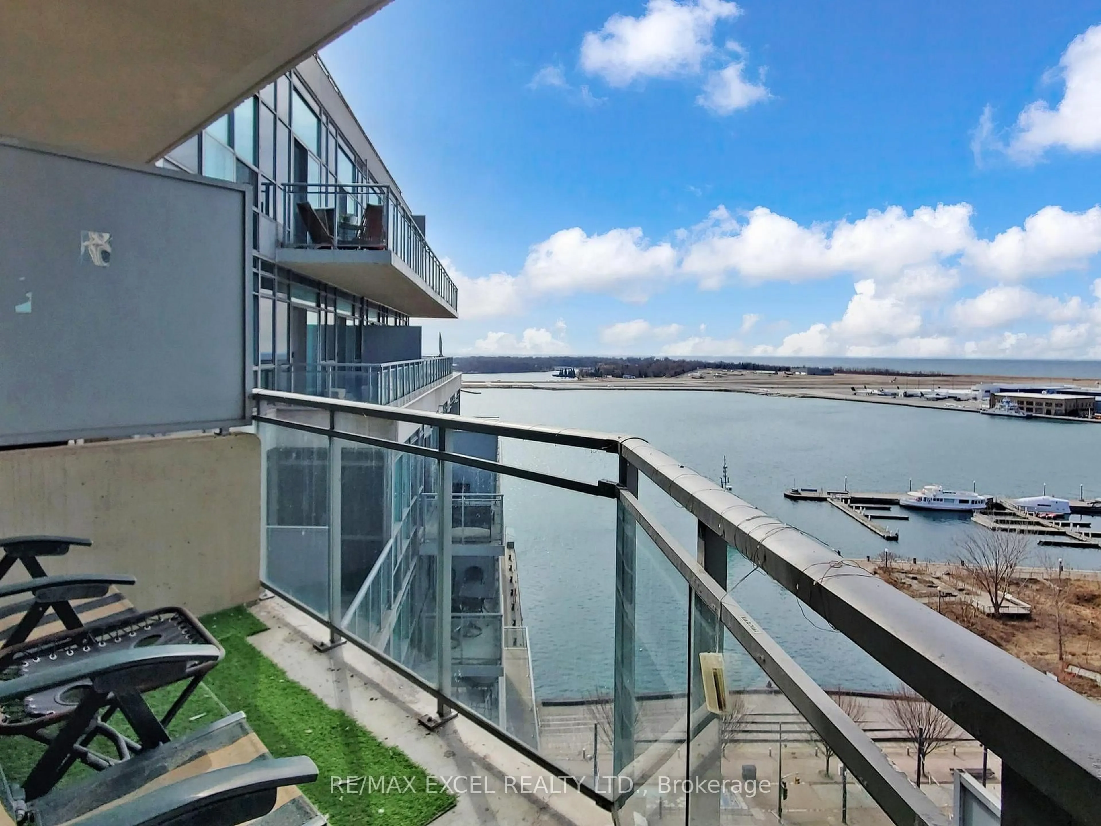 Balcony in the apartment, water/lake/river/ocean view for 410 Queens Quay #LPH01, Toronto Ontario M5V 3T1
