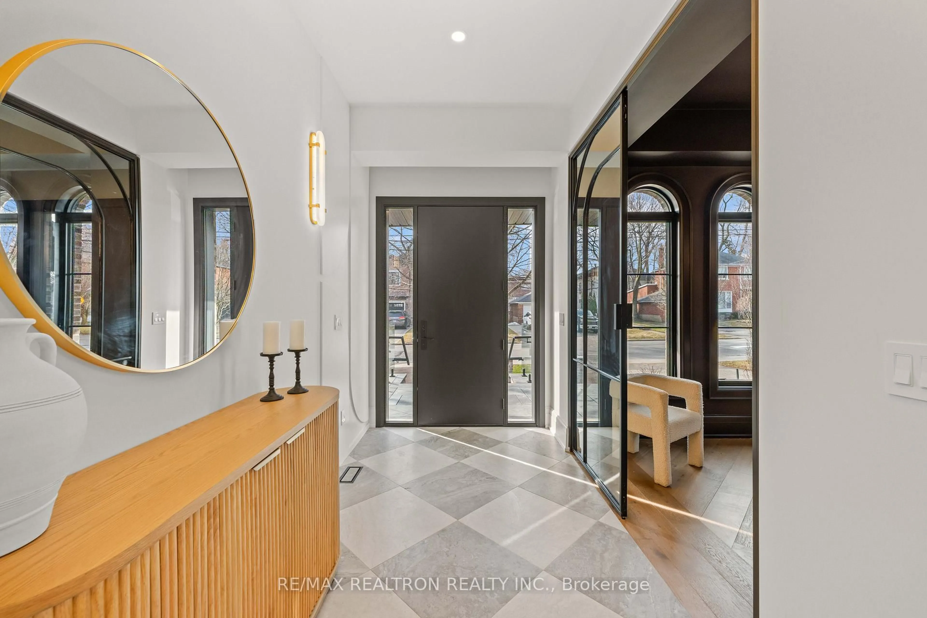 Indoor entryway for 38 Ridgevale Dr, Toronto Ontario M6A 1K8