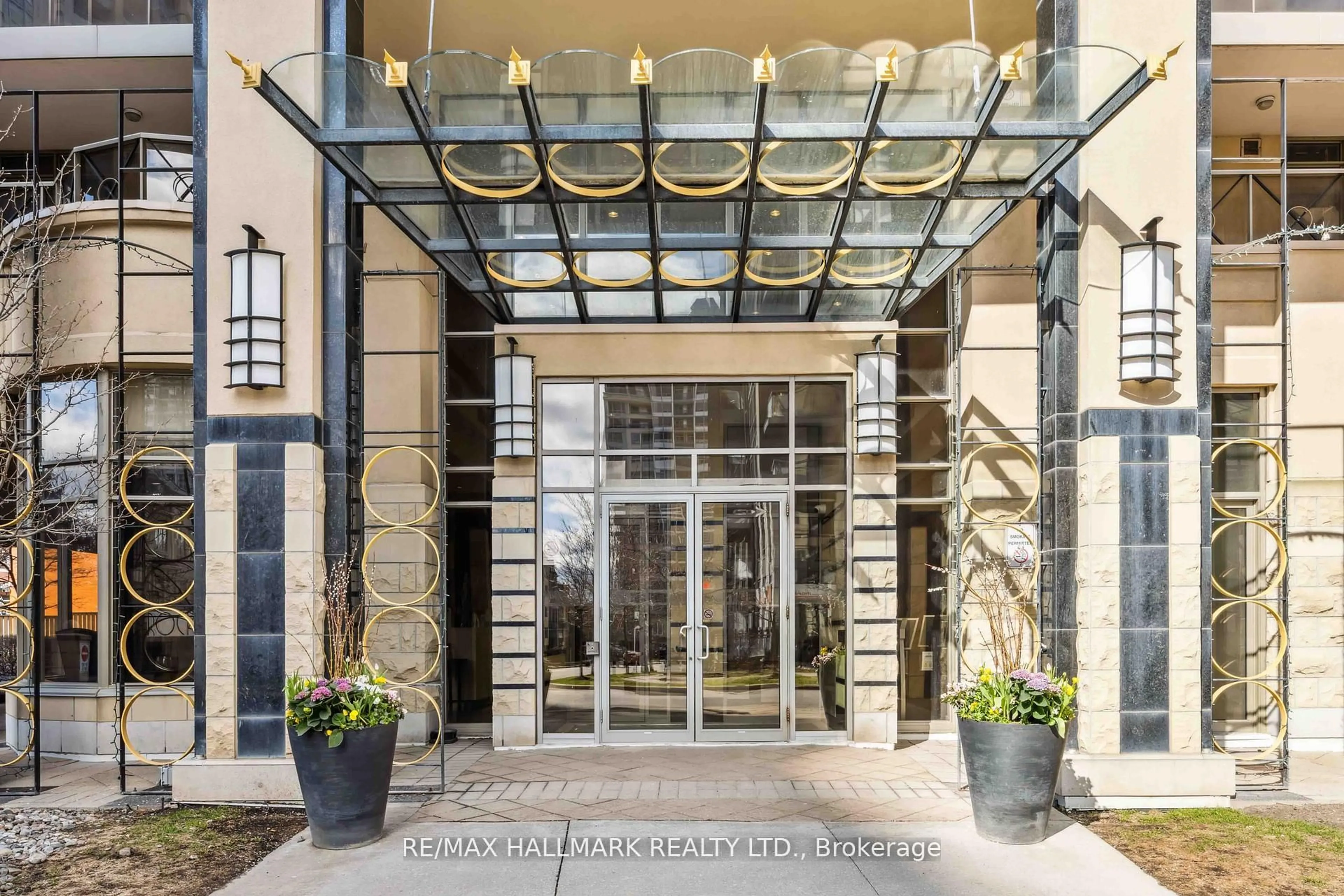 Indoor foyer for 18 Kenaston Gdns #1809, Toronto Ontario M2K 1G8