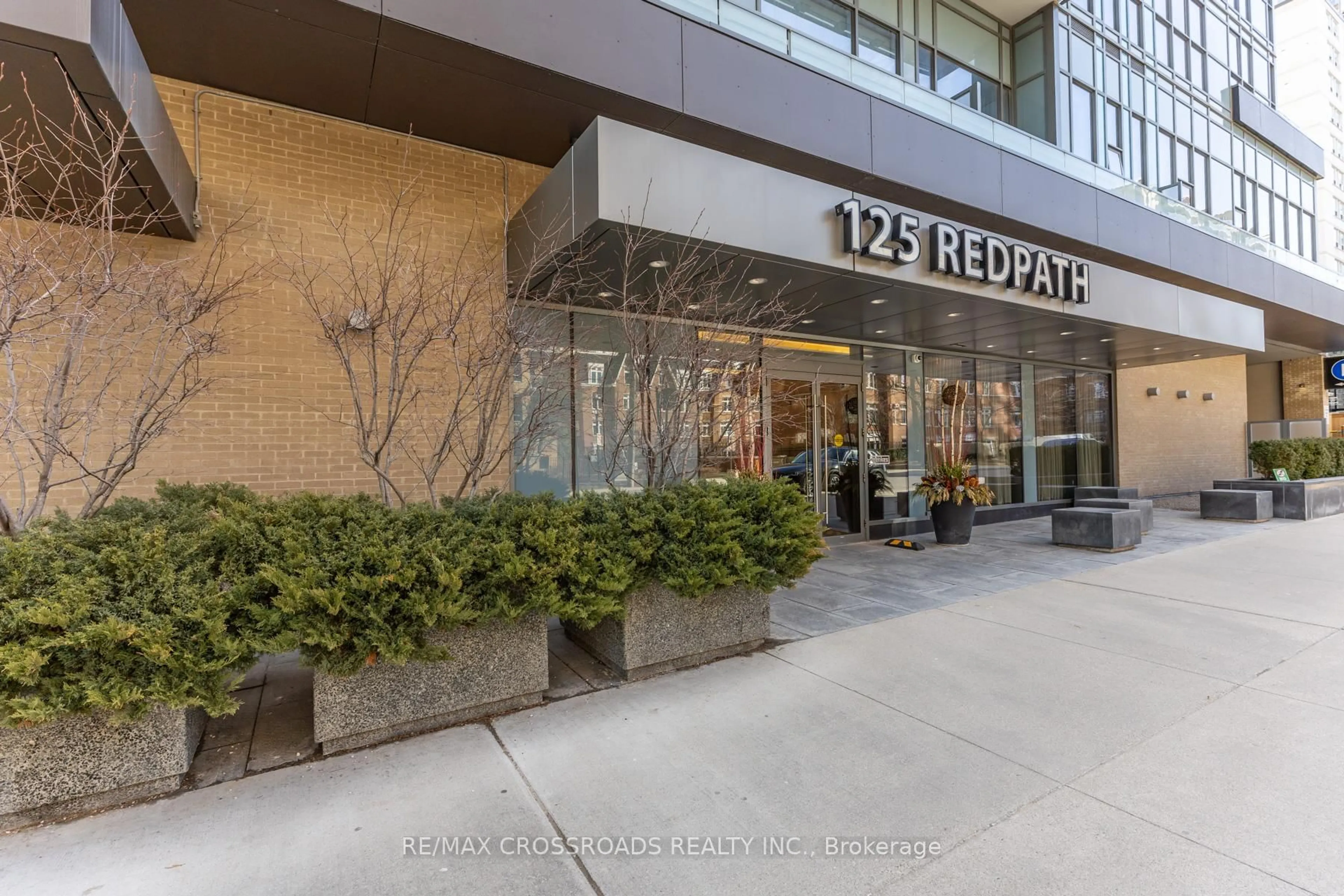 Indoor foyer for 125 Redpath Ave #2103, Toronto Ontario M4S 0B5
