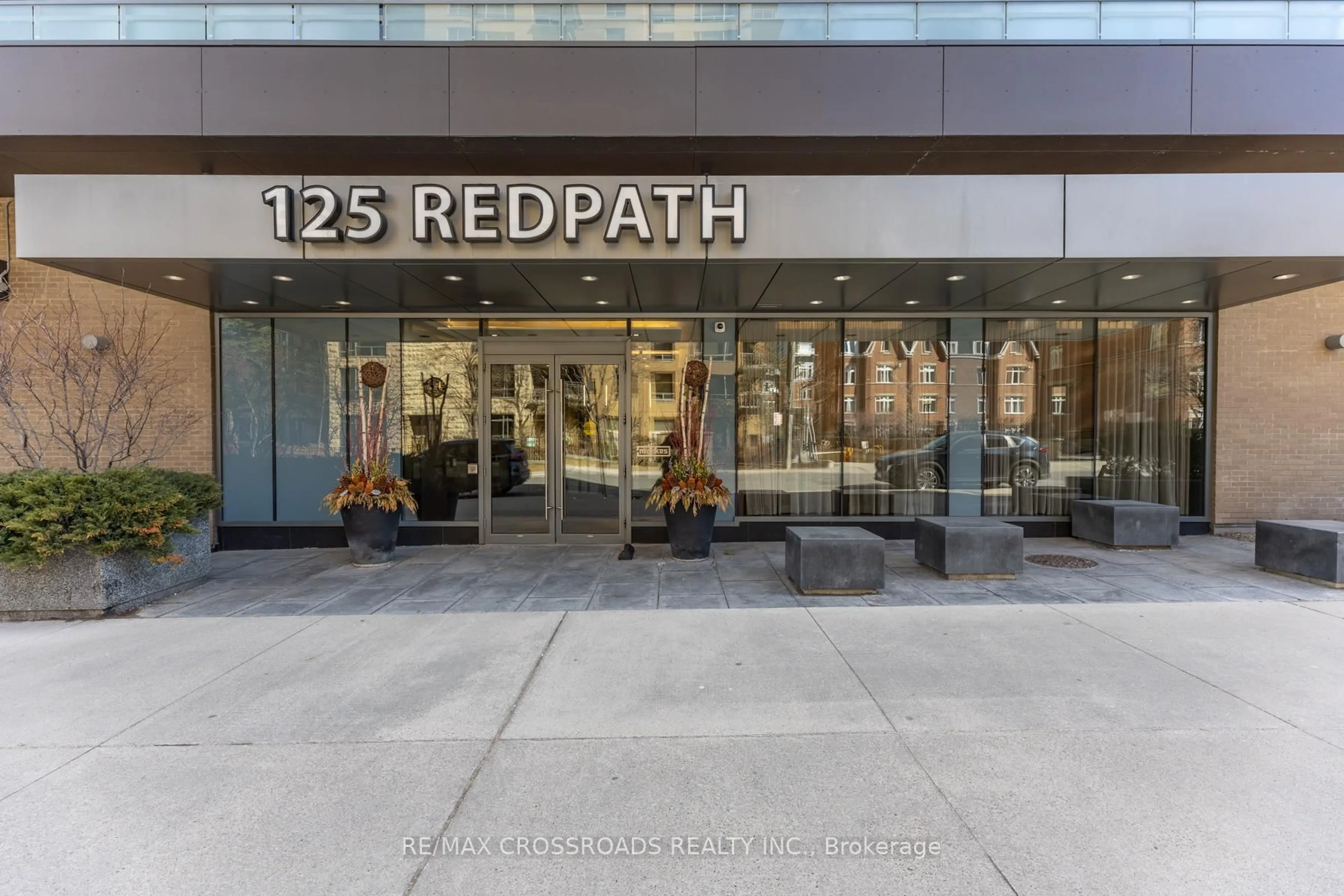 Indoor foyer for 125 Redpath Ave #2103, Toronto Ontario M4S 0B5