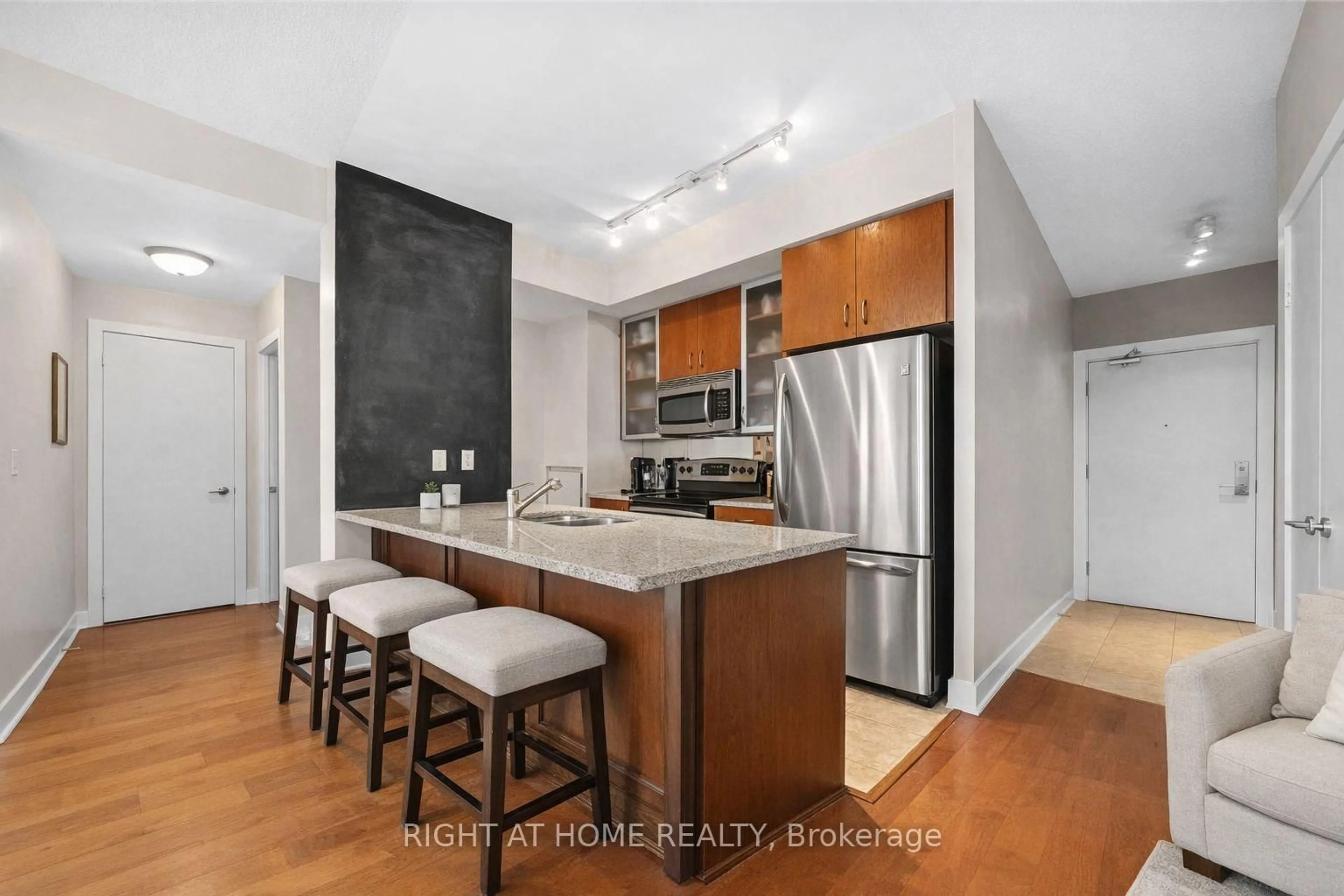 Open concept kitchen, unknown for 438 King St #609, Toronto Ontario M5V 3T9