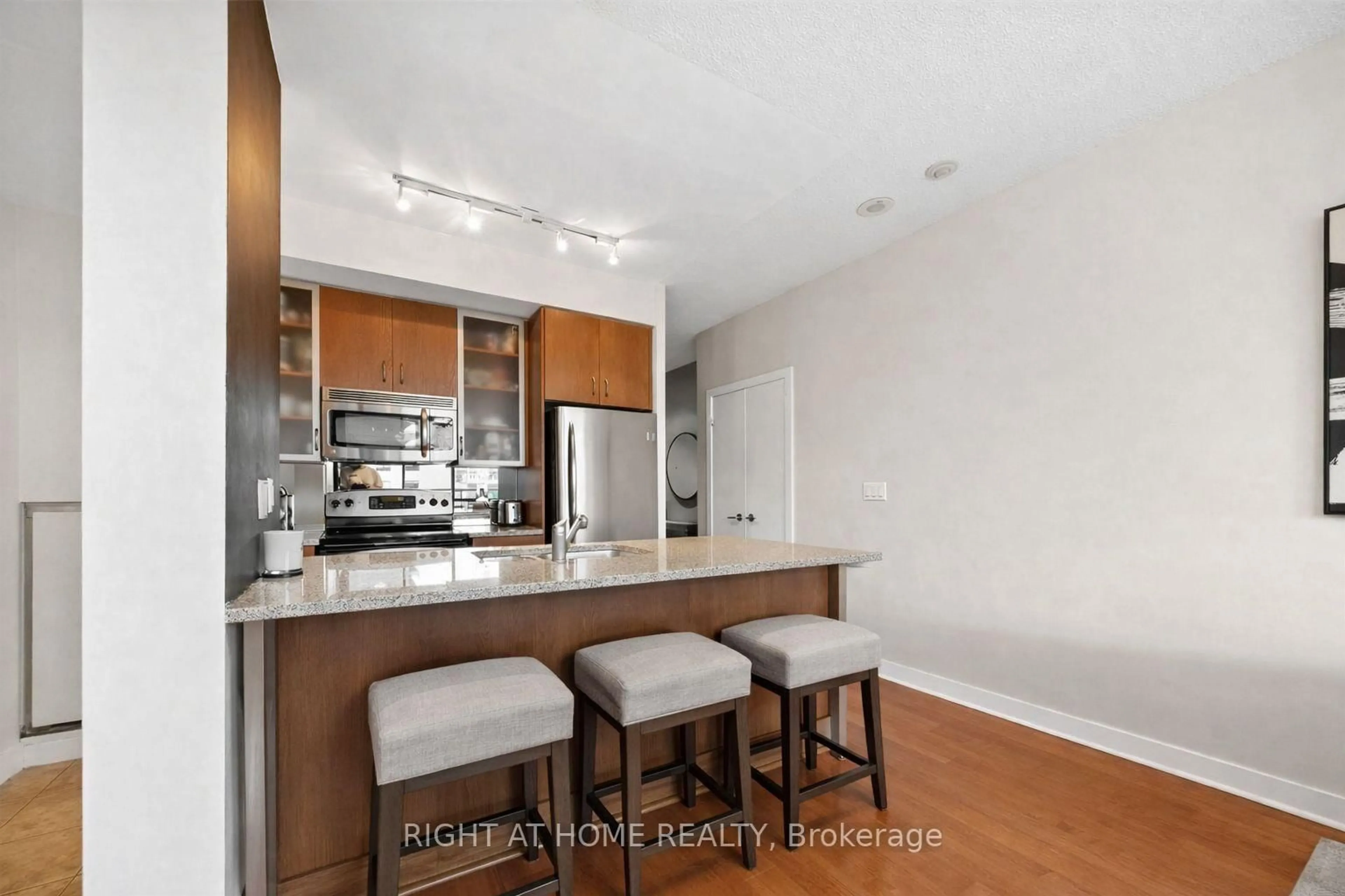 Open concept kitchen, unknown for 438 King St #609, Toronto Ontario M5V 3T9