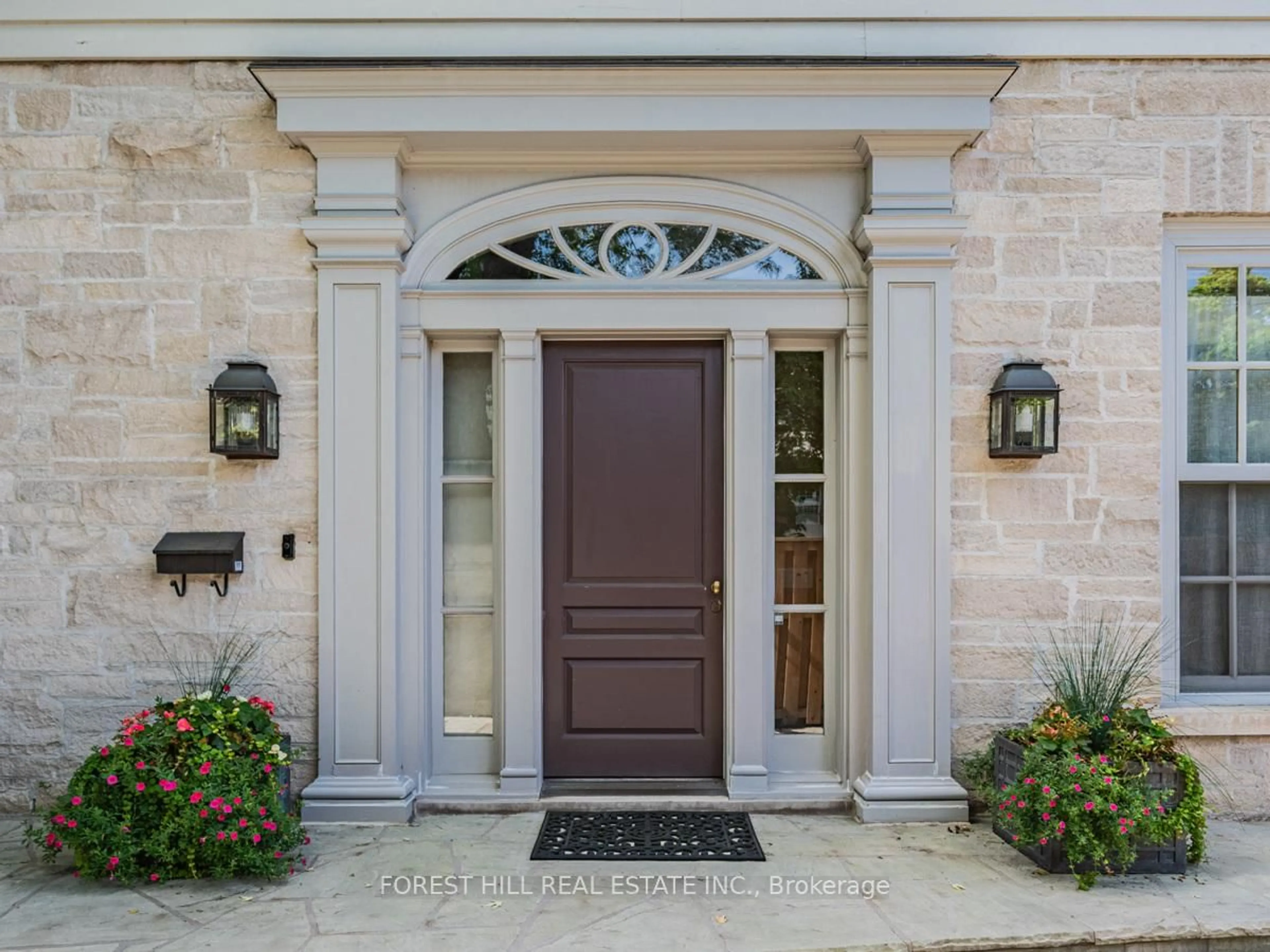 Indoor entryway for 1 Burton Rd, Toronto Ontario M5P 1T6