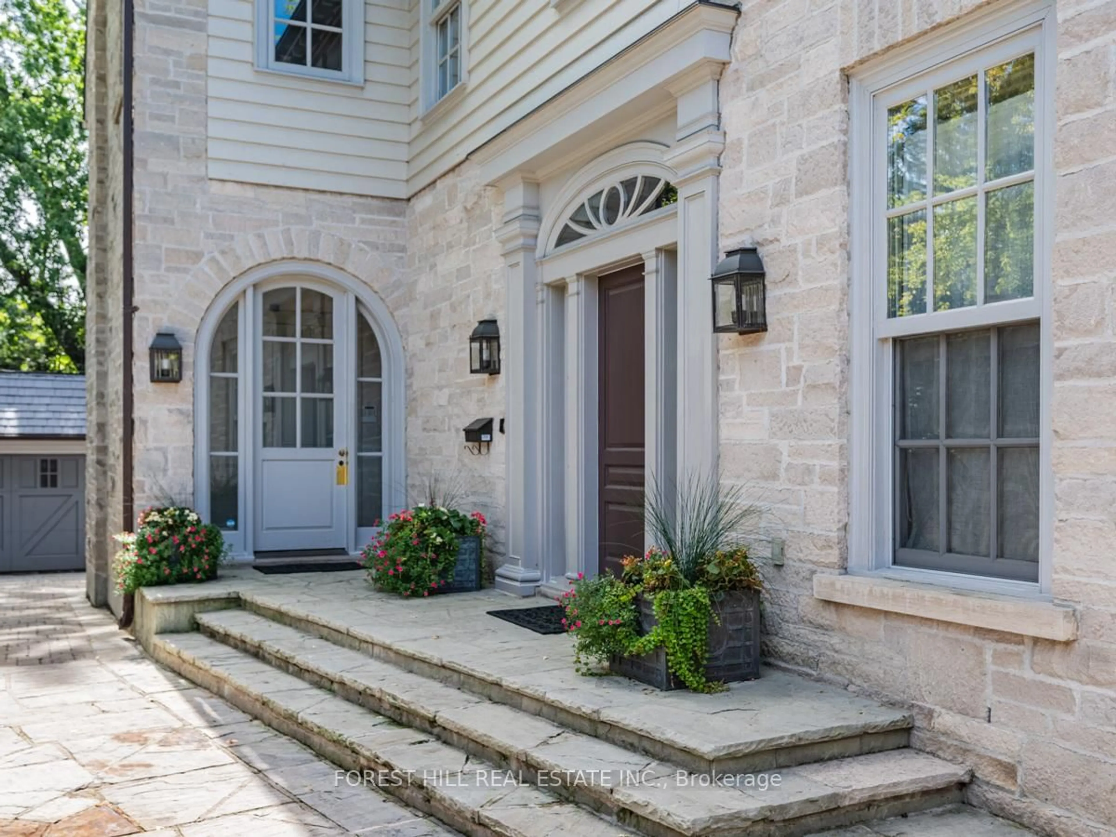 Indoor entryway for 1 Burton Rd, Toronto Ontario M5P 1T6