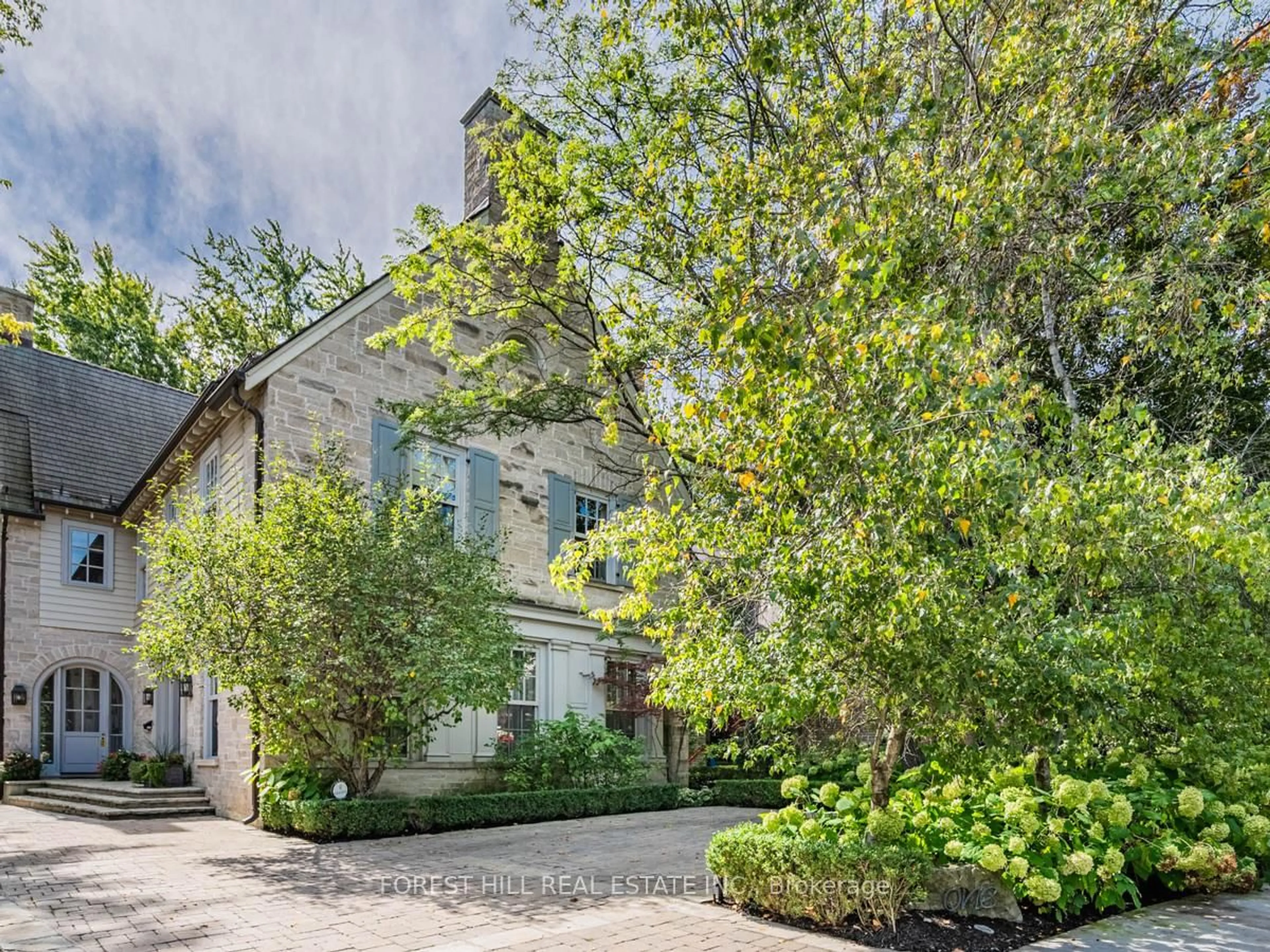 A pic from outside/outdoor area/front of a property/back of a property/a pic from drone, street for 1 Burton Rd, Toronto Ontario M5P 1T6