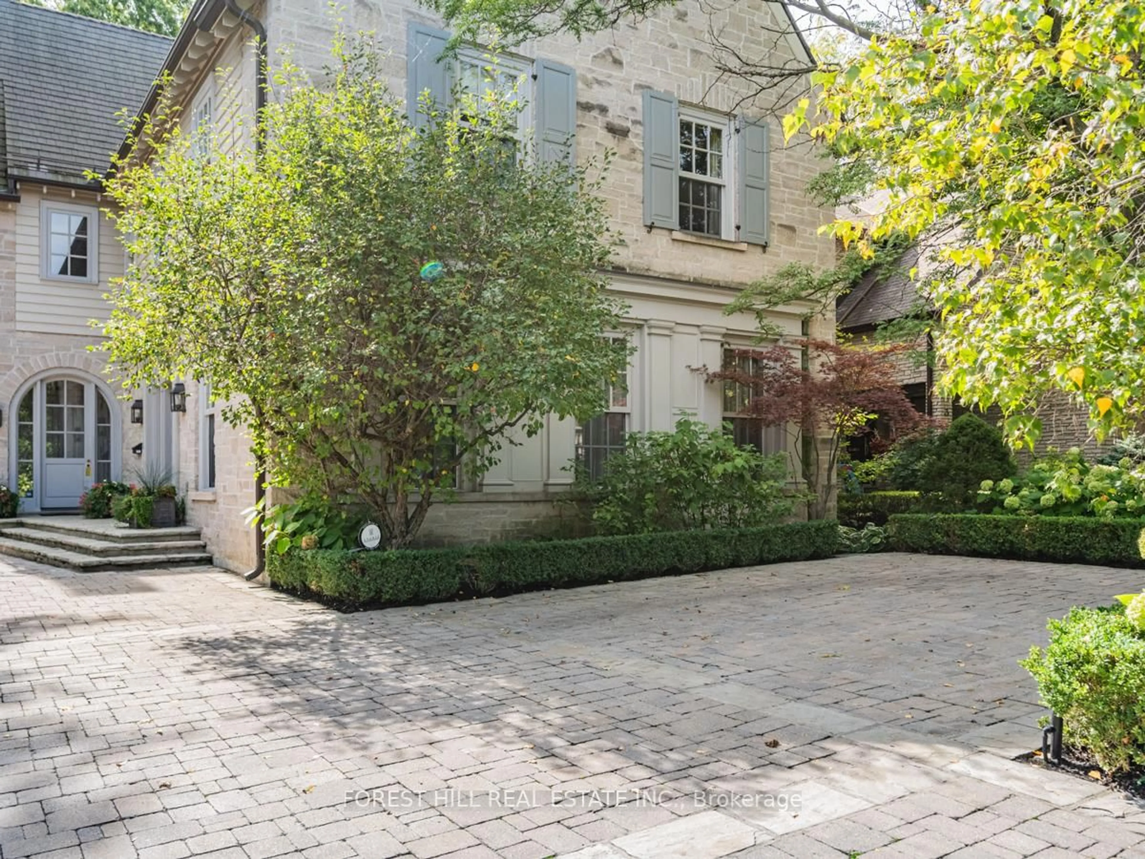 Patio, street for 1 Burton Rd, Toronto Ontario M5P 1T6