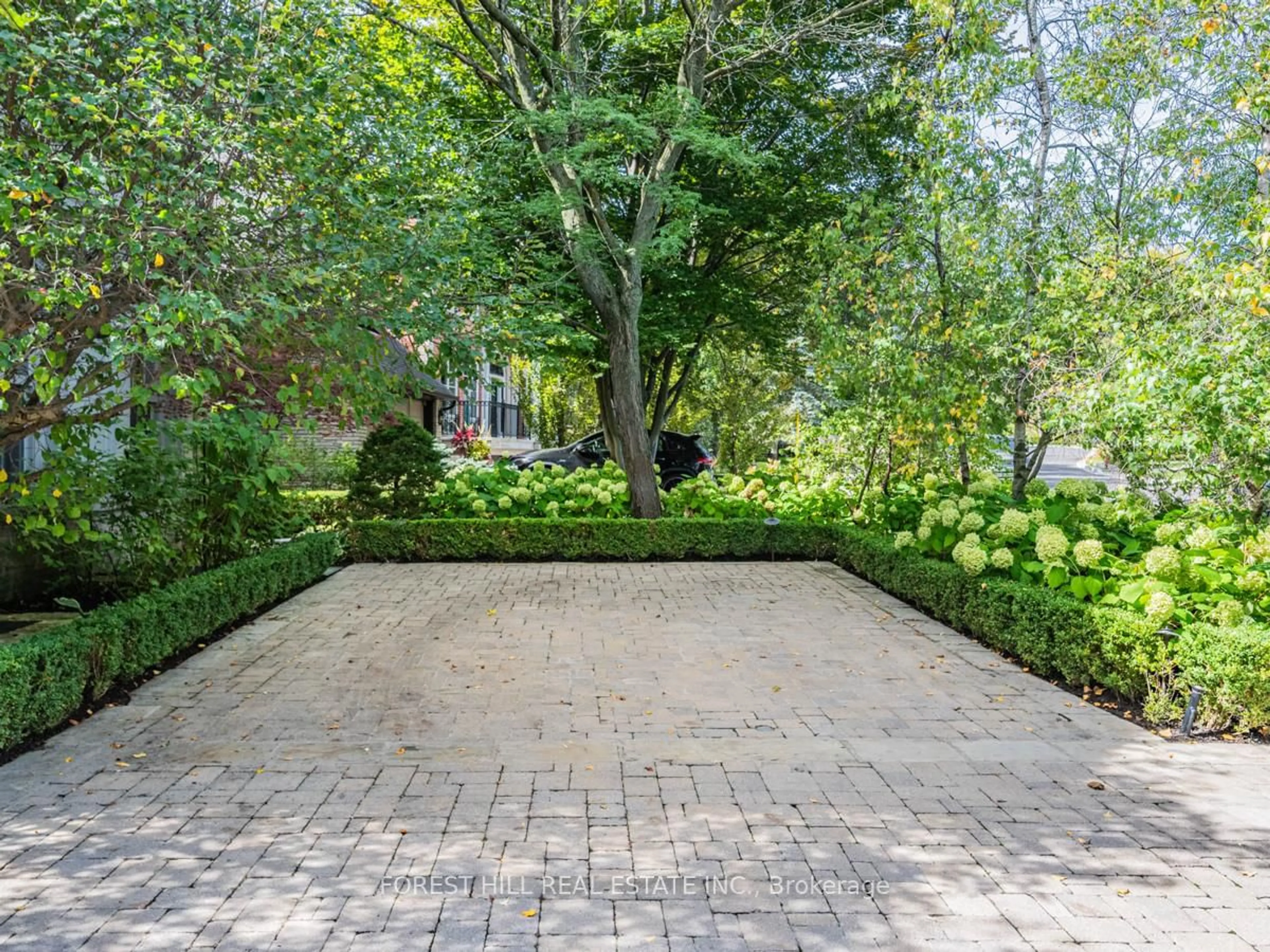 Patio, street for 1 Burton Rd, Toronto Ontario M5P 1T6