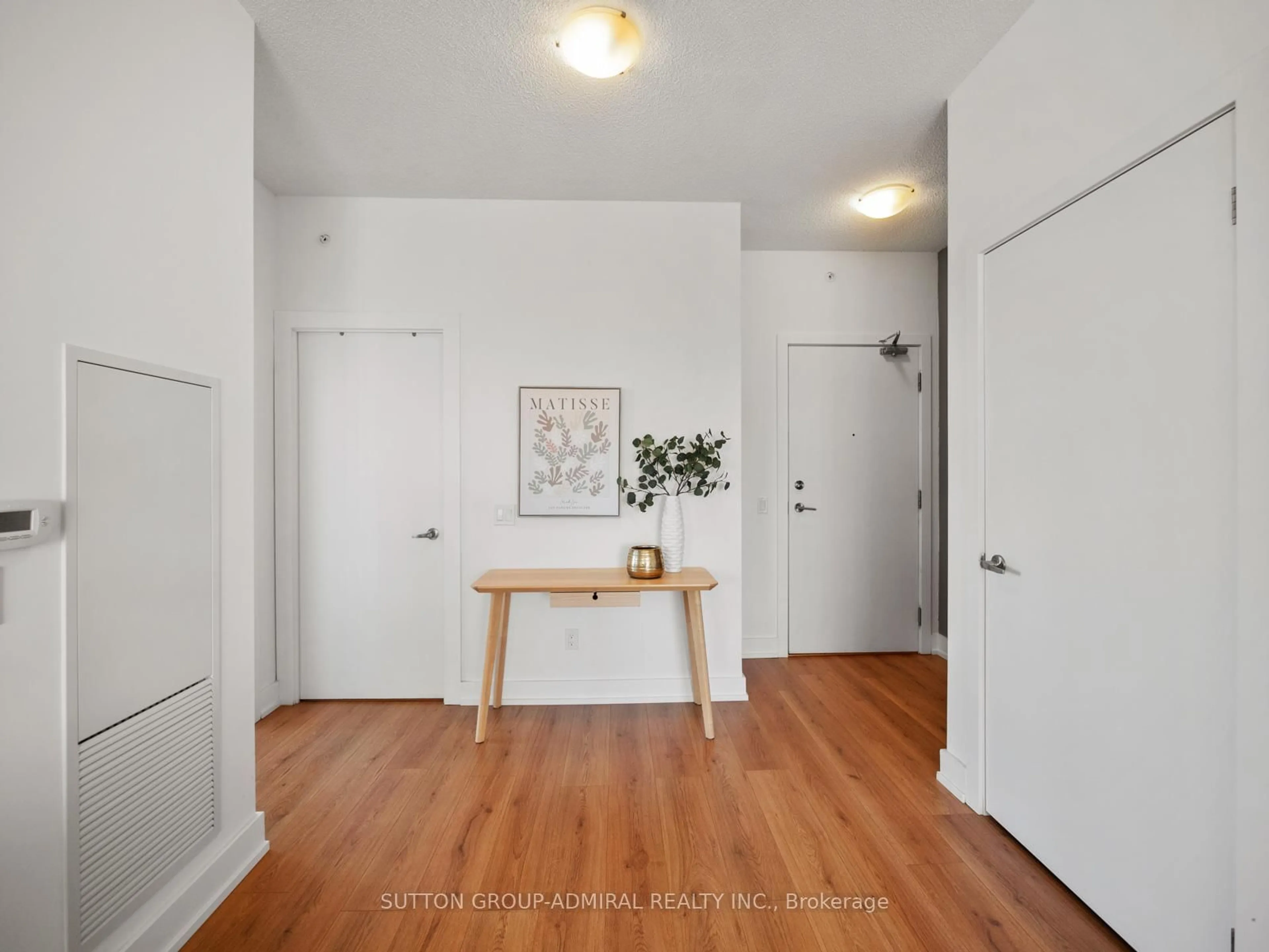 Indoor entryway for 128 Fairview Mall Dr #1005, Toronto Ontario M2J 0E8