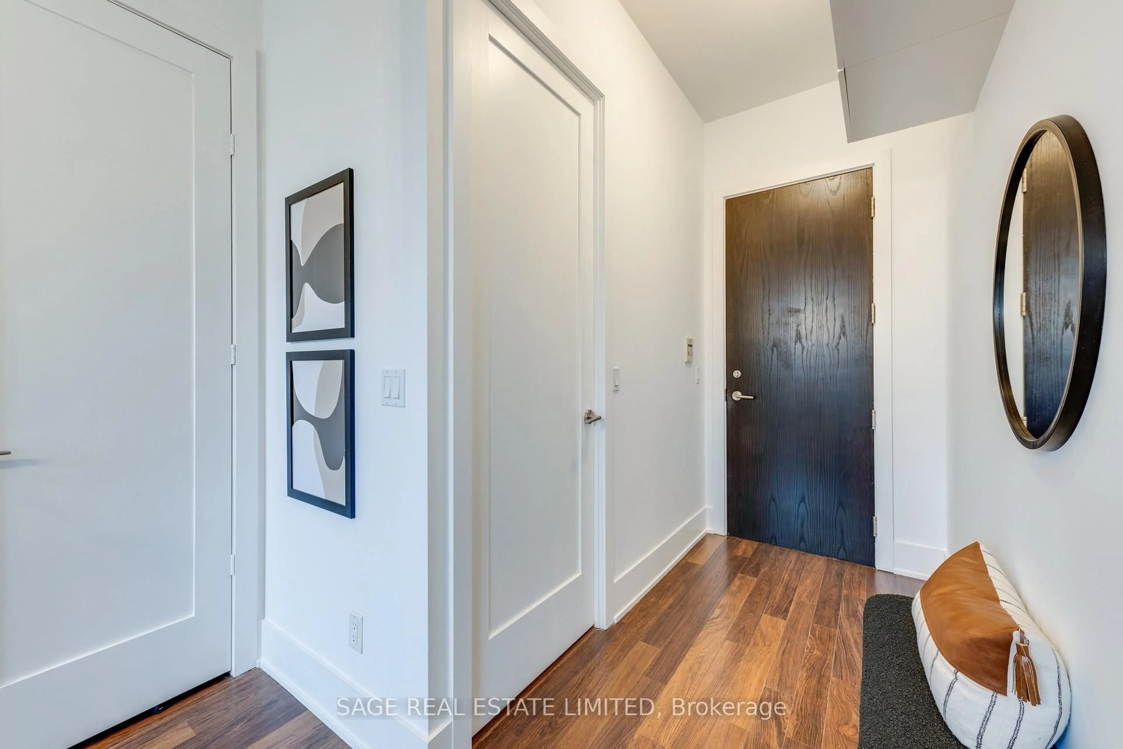 Indoor entryway for 120 Homewood Ave #411, Toronto Ontario M4Y 2J3
