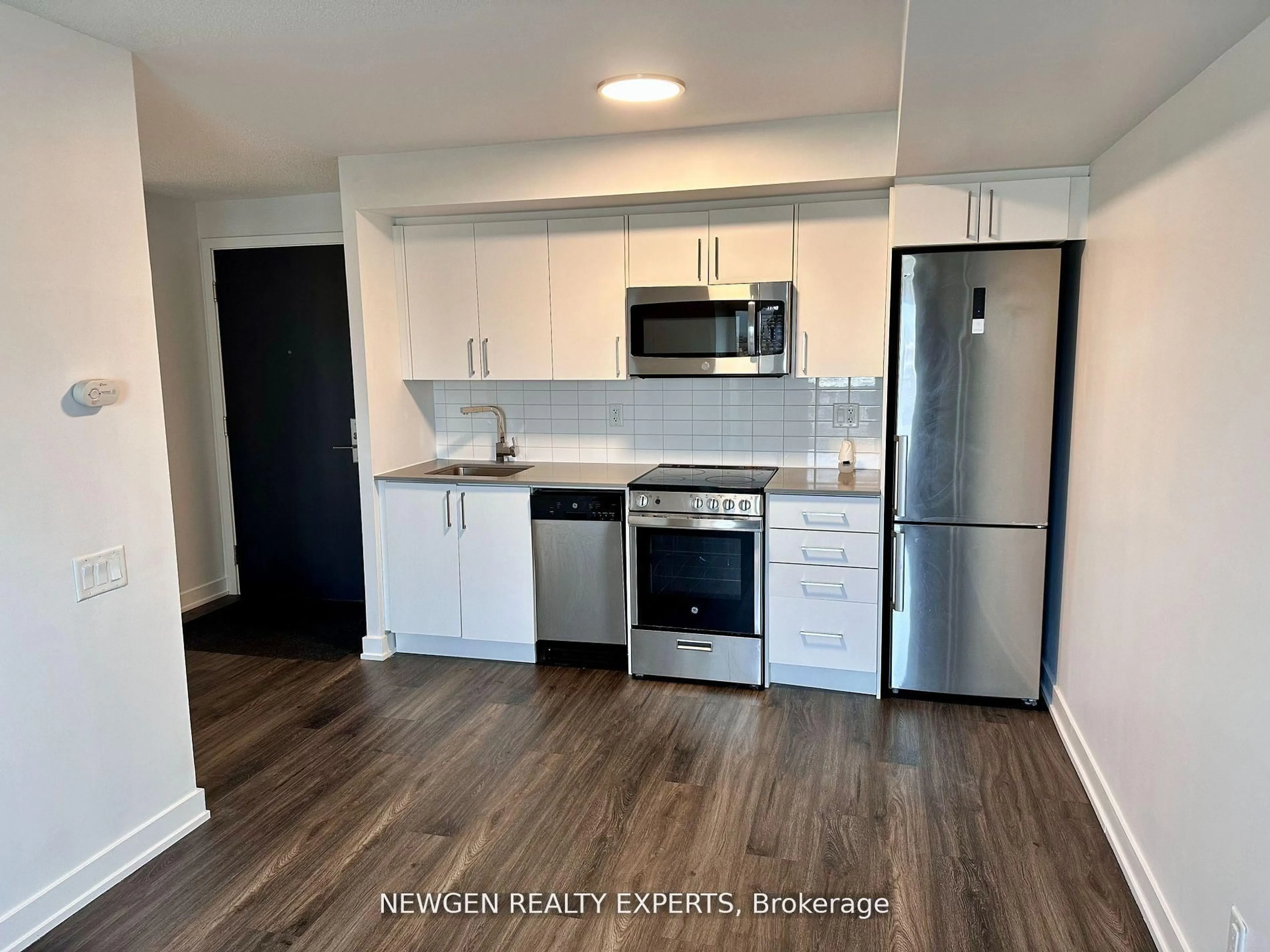 Standard kitchen, unknown for 38 Monte Kwinter Crt #518, Toronto Ontario M3H 0E2