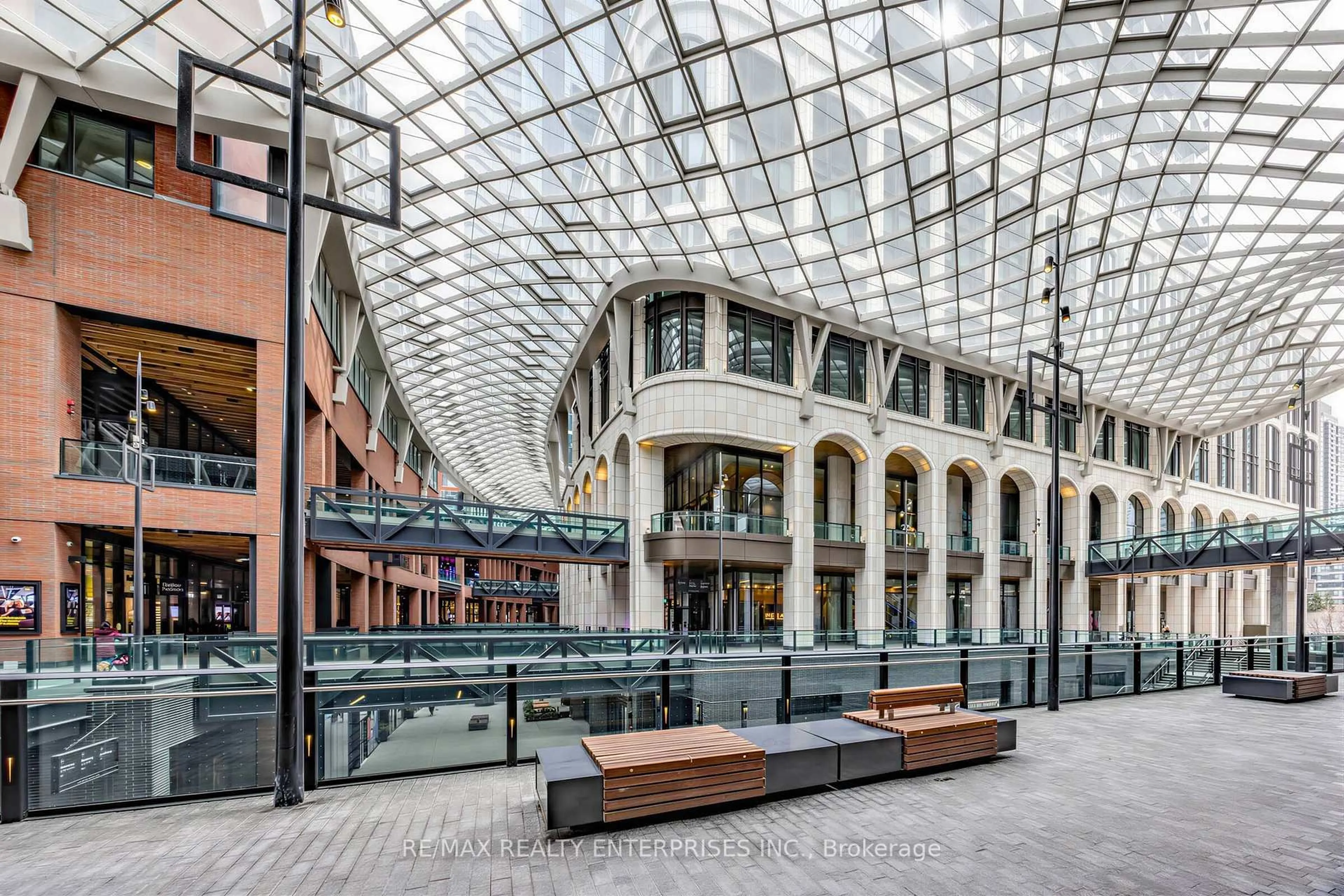 Indoor foyer for 470 Front St #2206, Toronto Ontario M5V 0V6