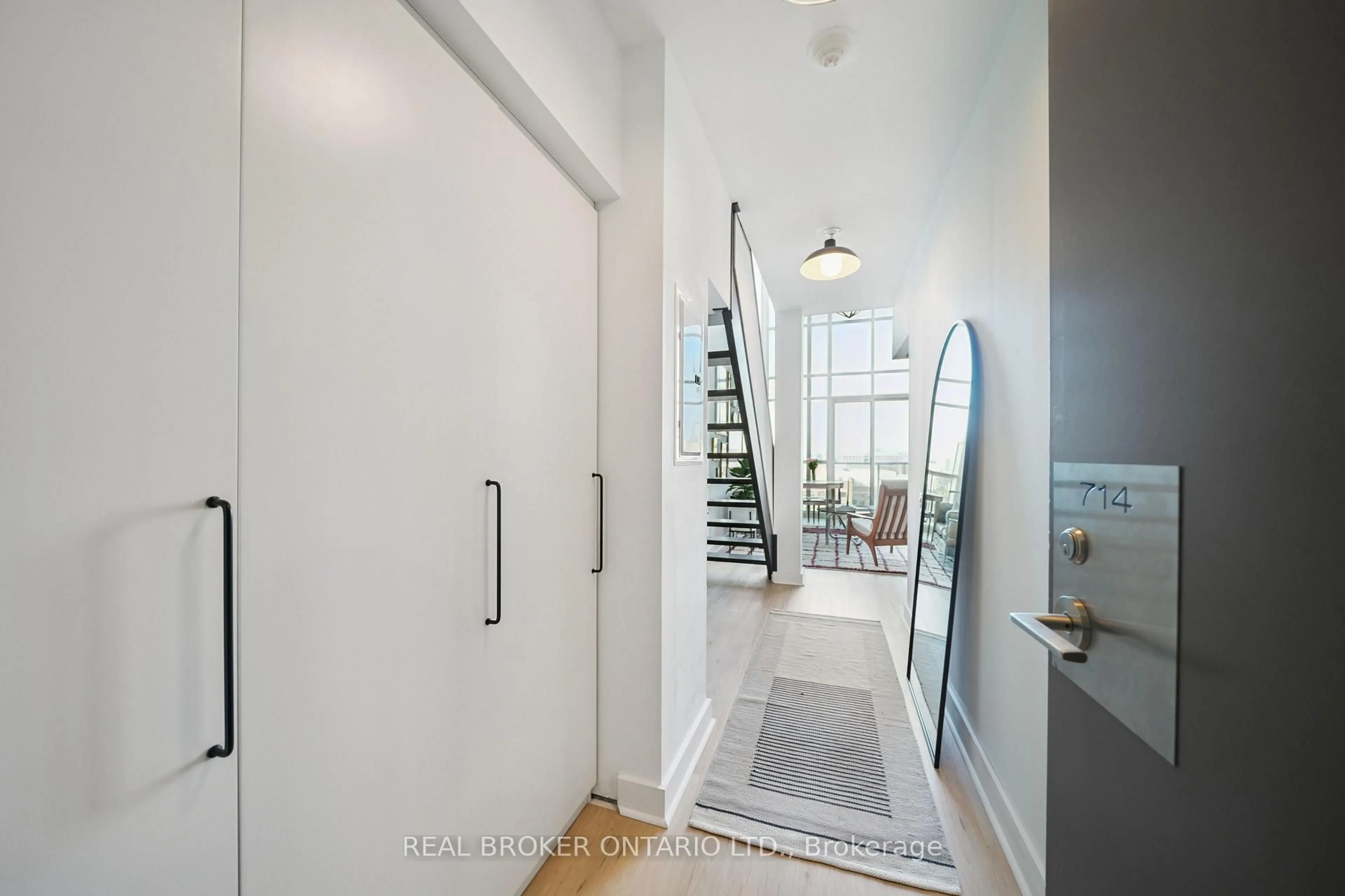 Indoor entryway for 5 Hanna Ave #714, Toronto Ontario M6K 0B3