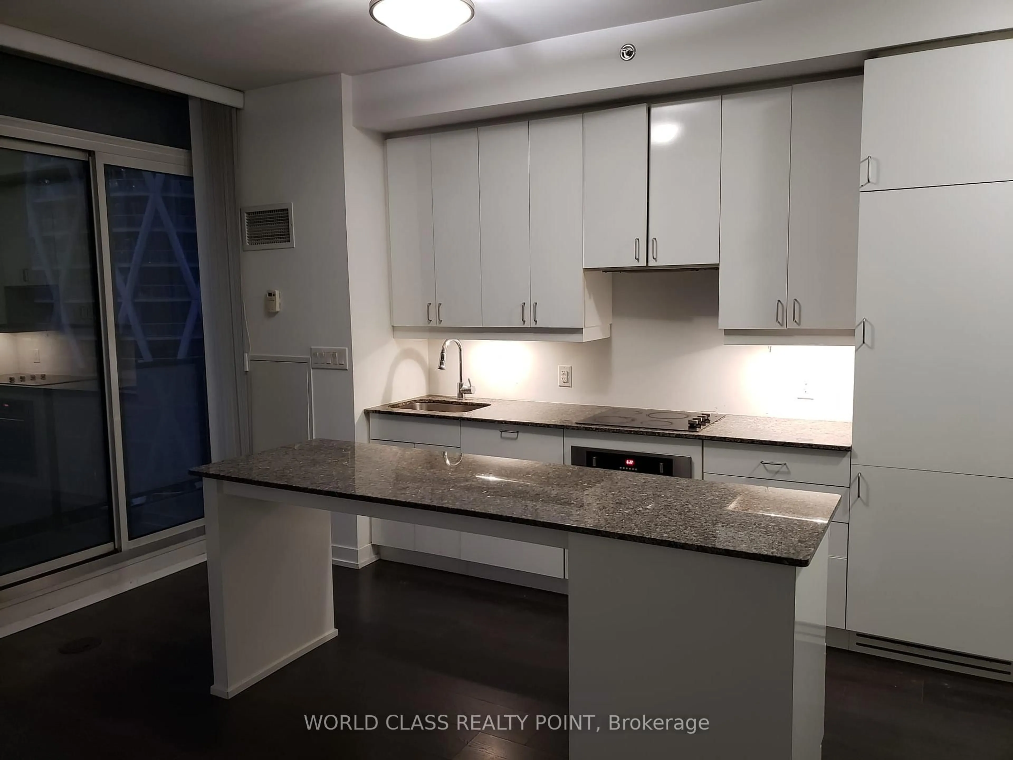 Standard kitchen, wood/laminate floor for 426 University Ave #1506, Toronto Ontario M5G 1S9