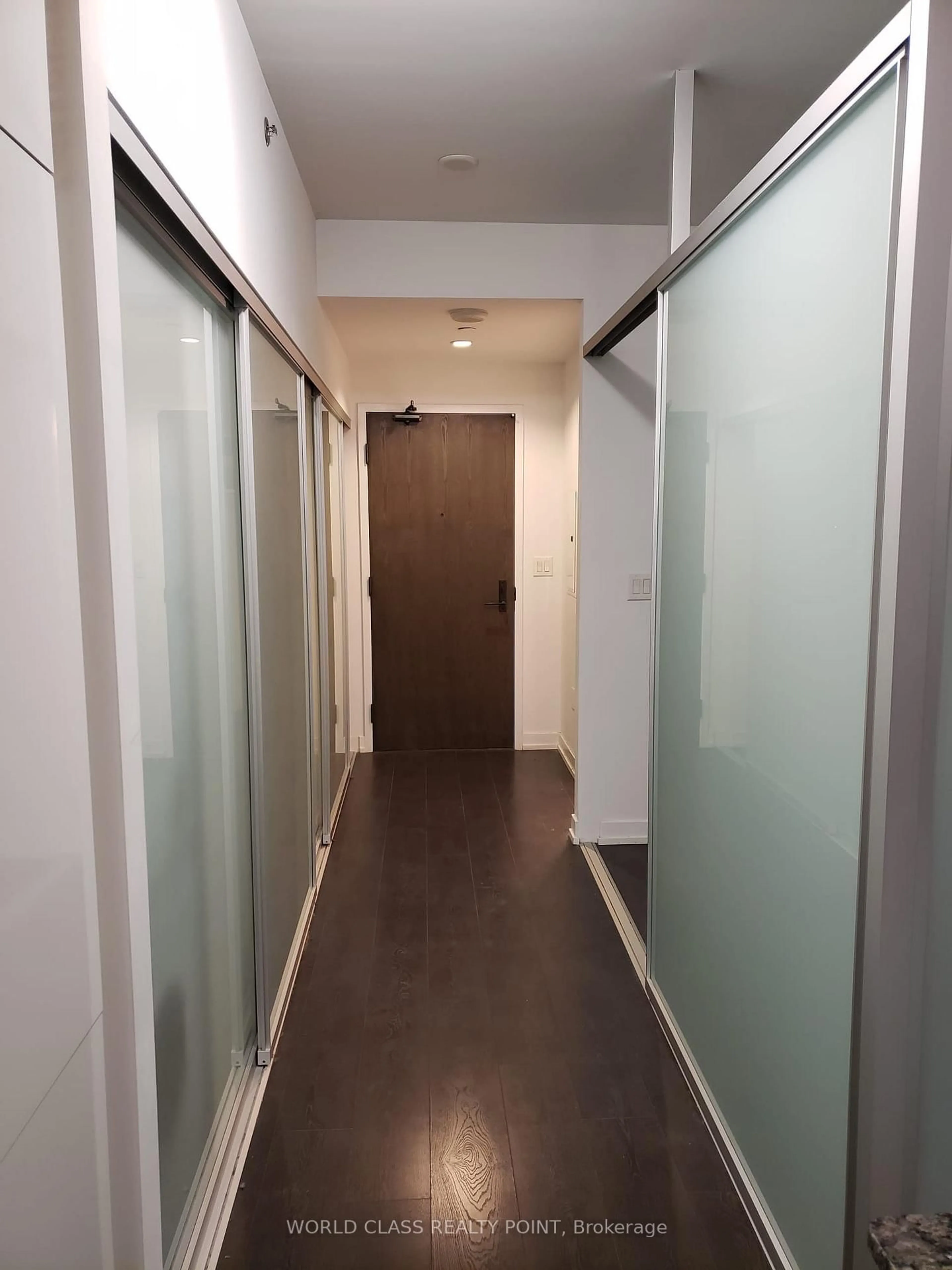 Indoor foyer for 426 University Ave #1506, Toronto Ontario M5G 1S9