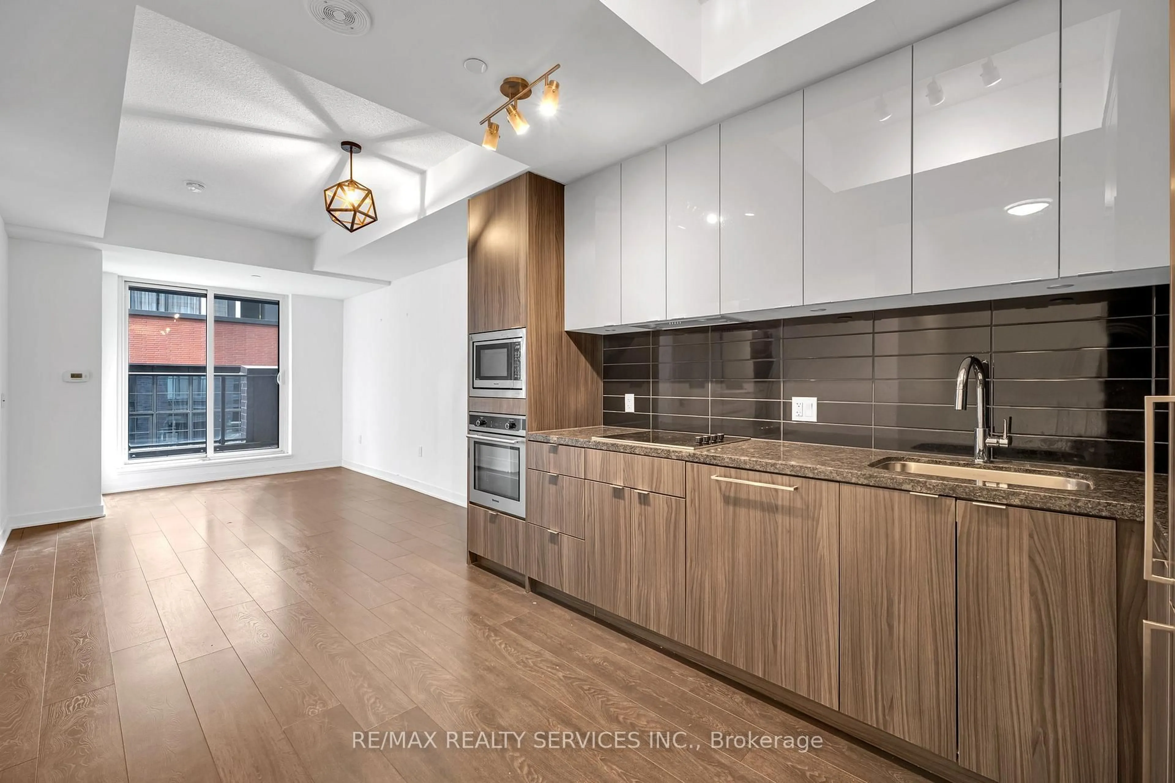 Open concept kitchen, unknown for 115 Blue Jays Way #915, Toronto Ontario M5V 0N4