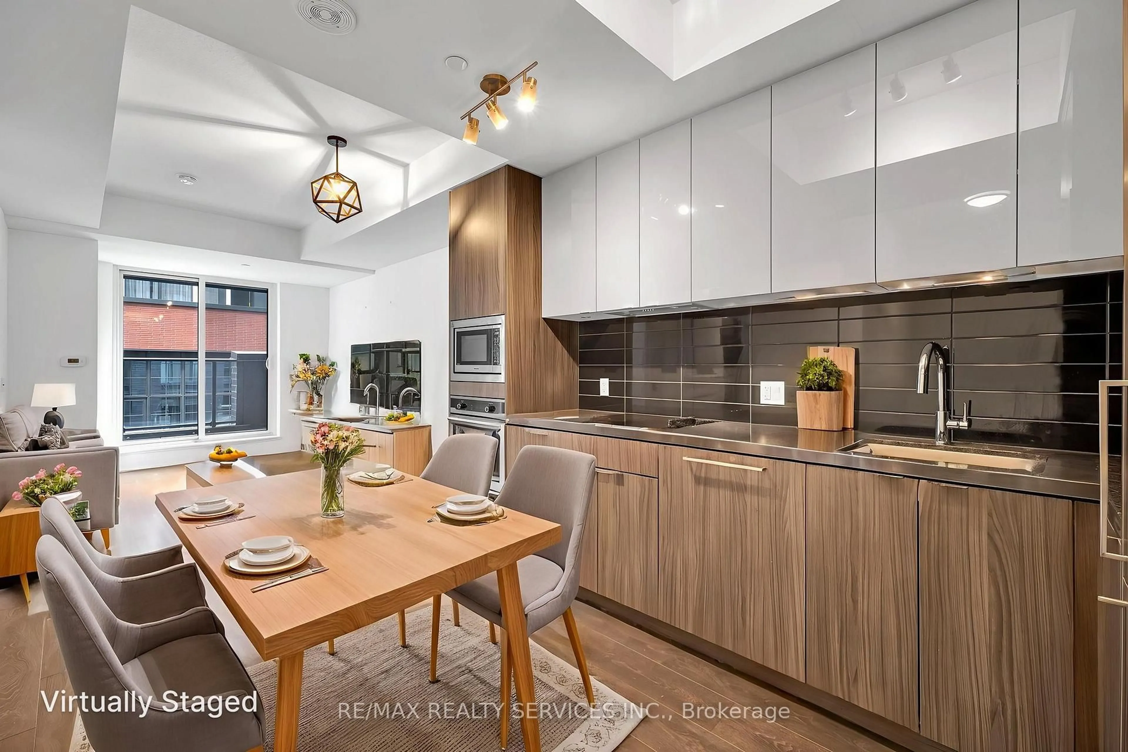 Contemporary kitchen, unknown for 115 Blue Jays Way #915, Toronto Ontario M5V 0N4