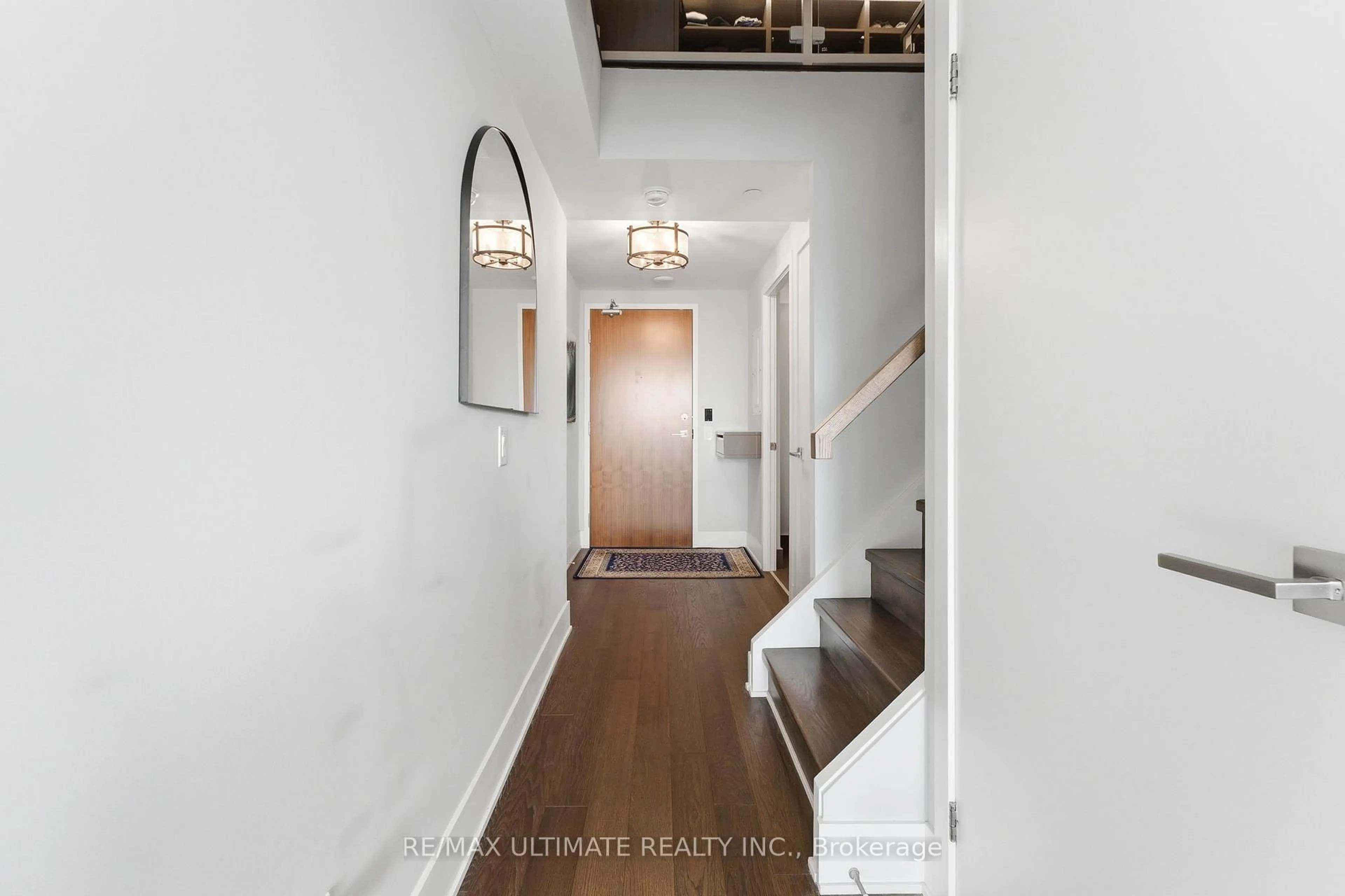 Indoor entryway for 111 St Clair Ave #811, Toronto Ontario M4V 1N5