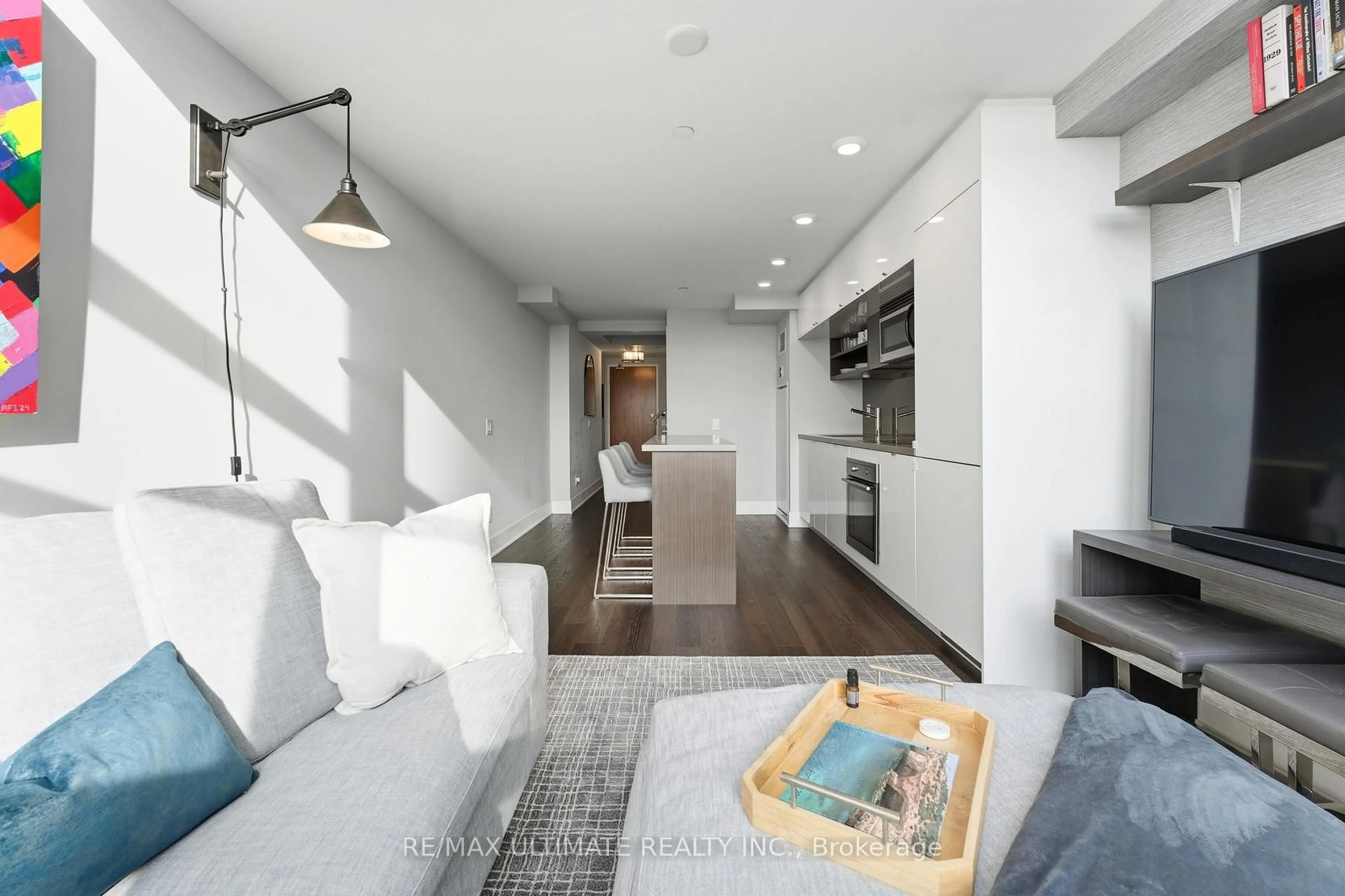 Unknown for 111 St Clair Ave #811, Toronto Ontario M4V 1N5