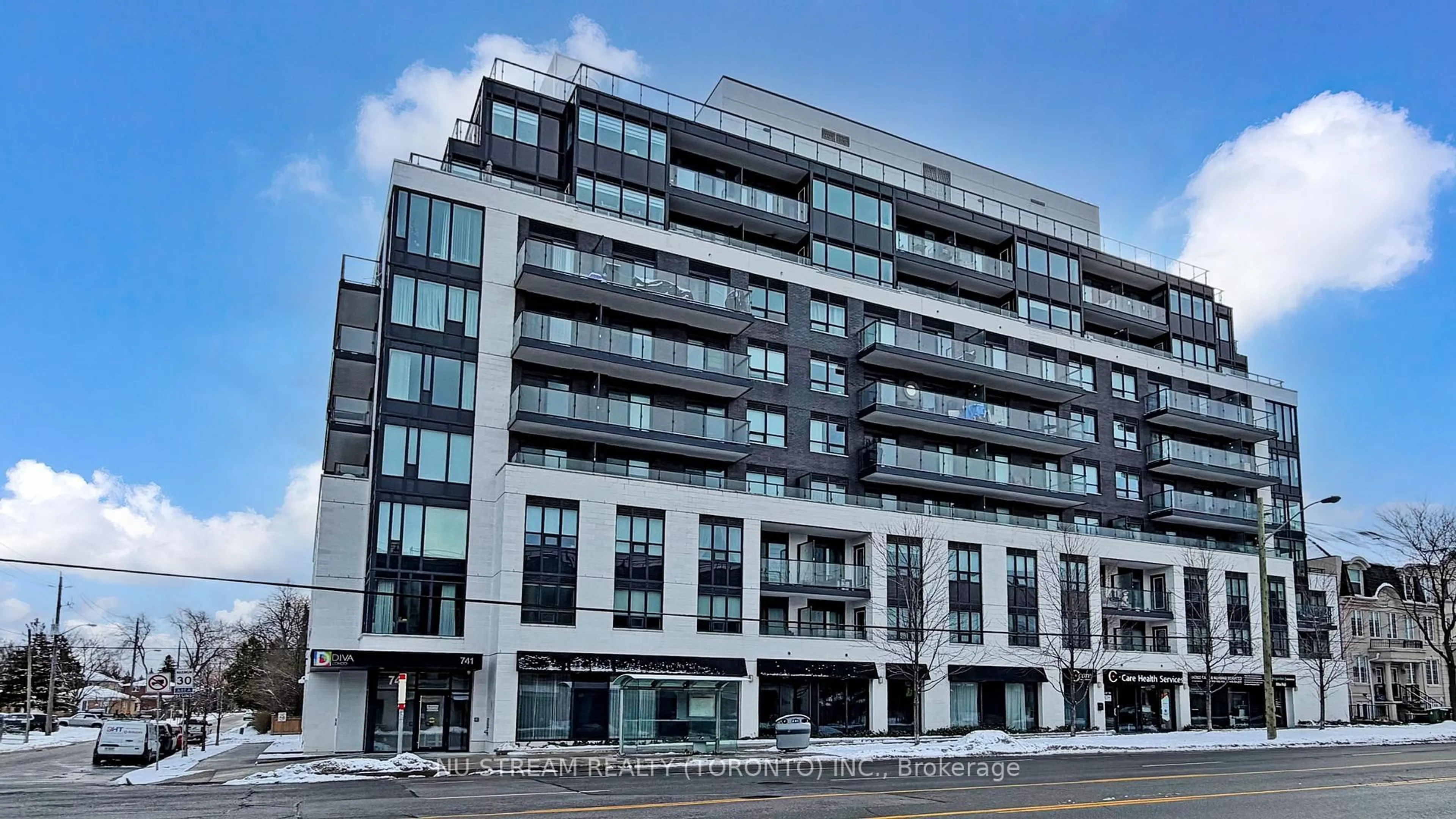 Indoor foyer for 741 Sheppard Ave #511, Toronto Ontario M3H 2S9