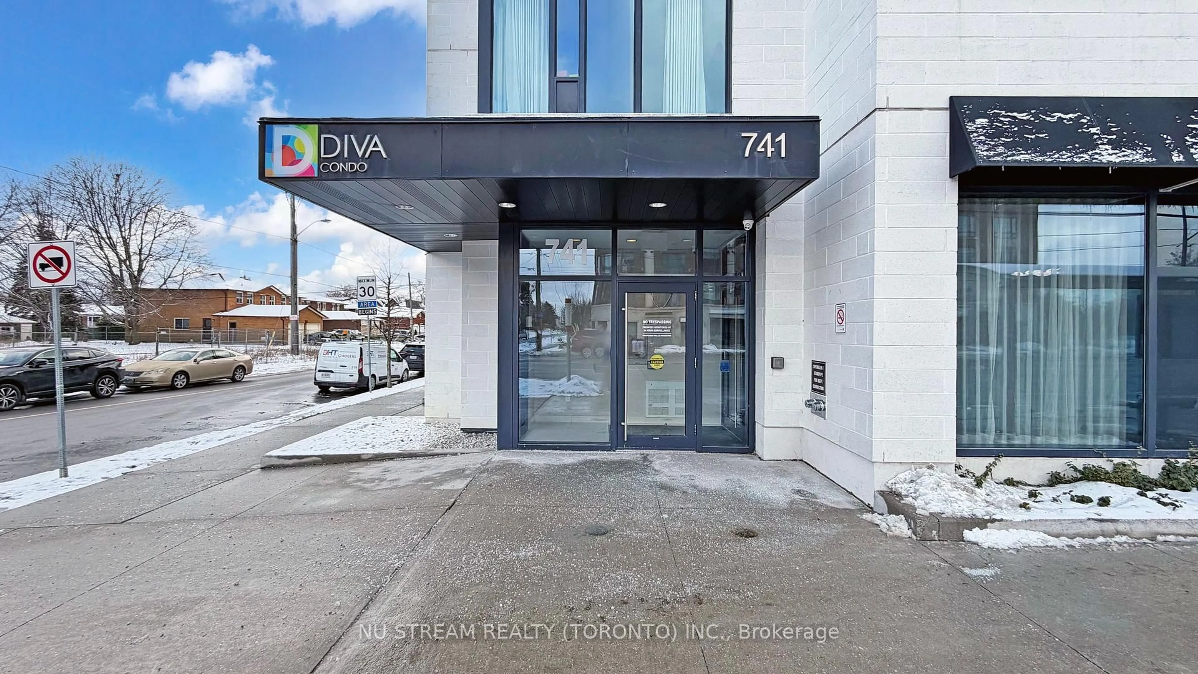 Indoor foyer for 741 Sheppard Ave #511, Toronto Ontario M3H 2S9
