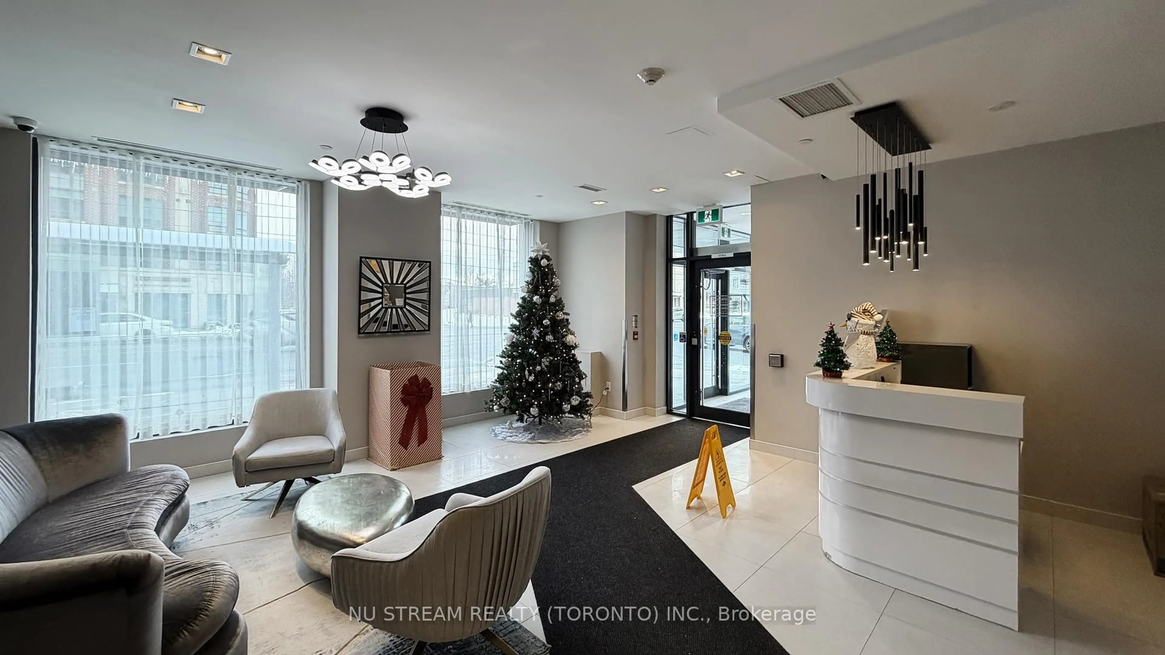 Indoor foyer for 741 Sheppard Ave #511, Toronto Ontario M3H 2S9