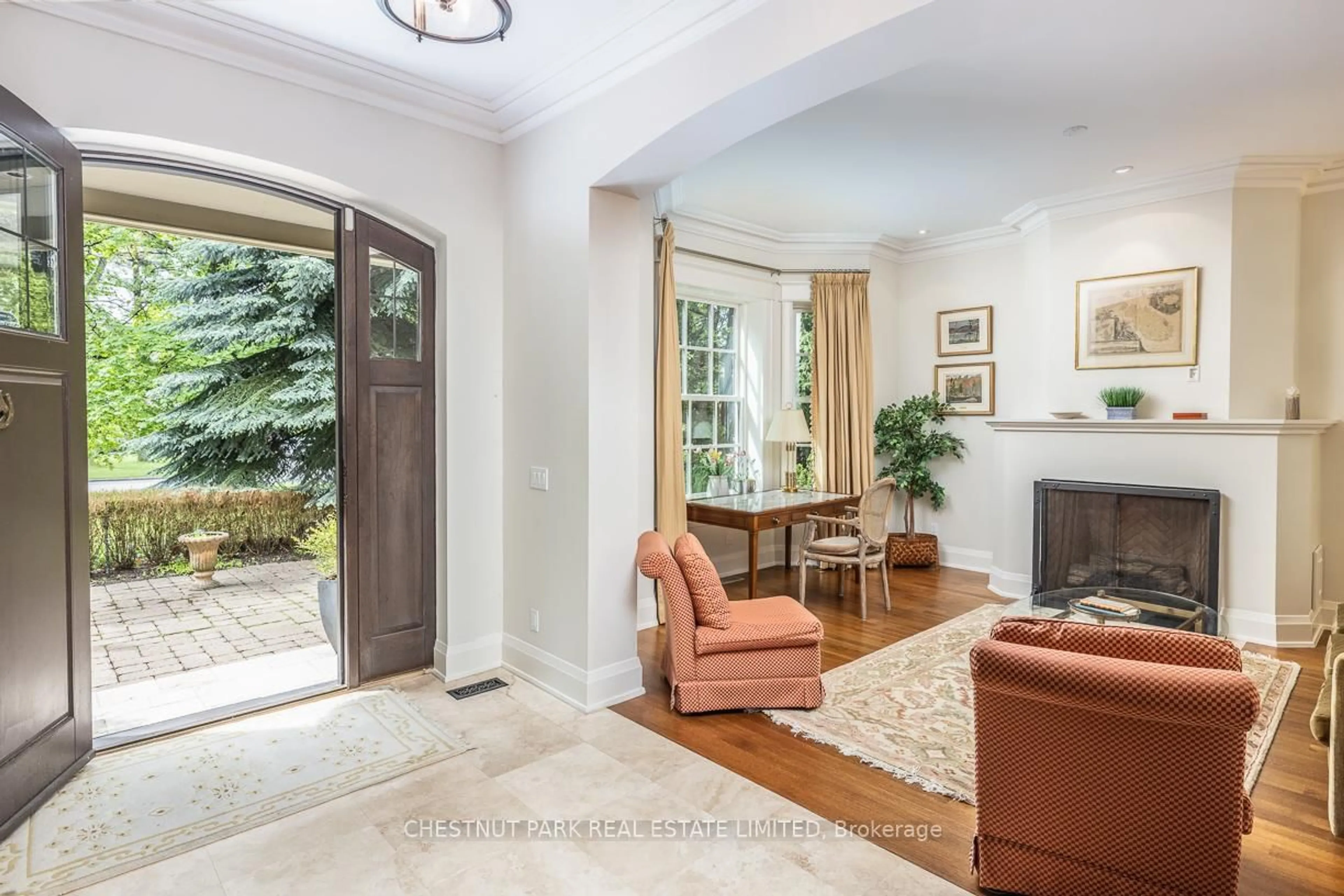 Indoor entryway for 340 Spring Garden Ave, Toronto Ontario M2N 3H5