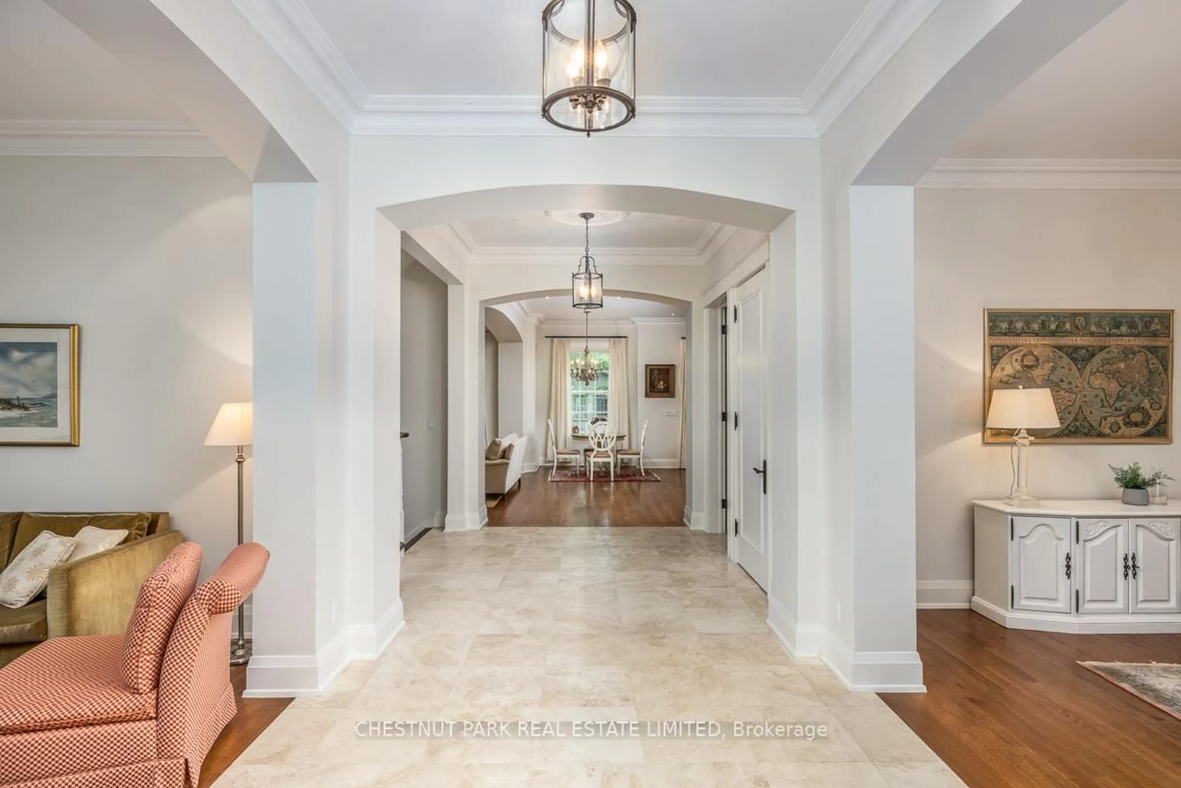 Indoor foyer for 340 Spring Garden Ave, Toronto Ontario M2N 3H5