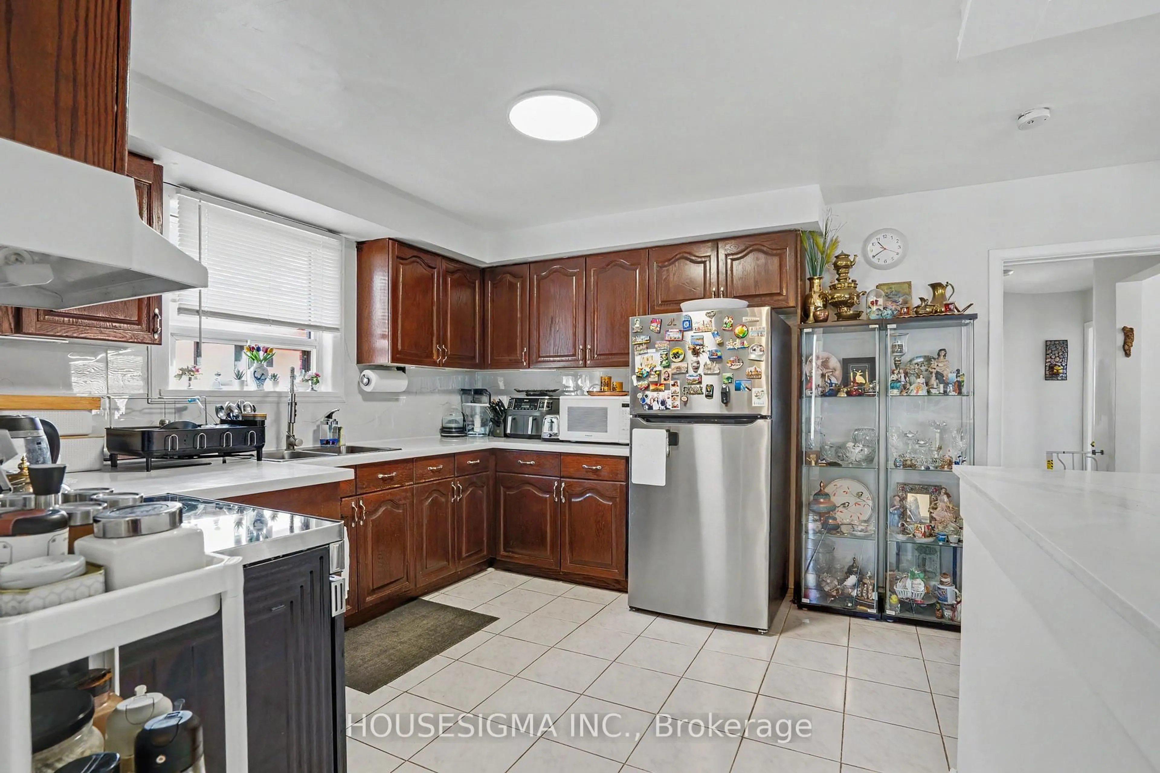 Standard kitchen, ceramic/tile floor for 257 Olive Ave, Toronto Ontario M2N 4P5