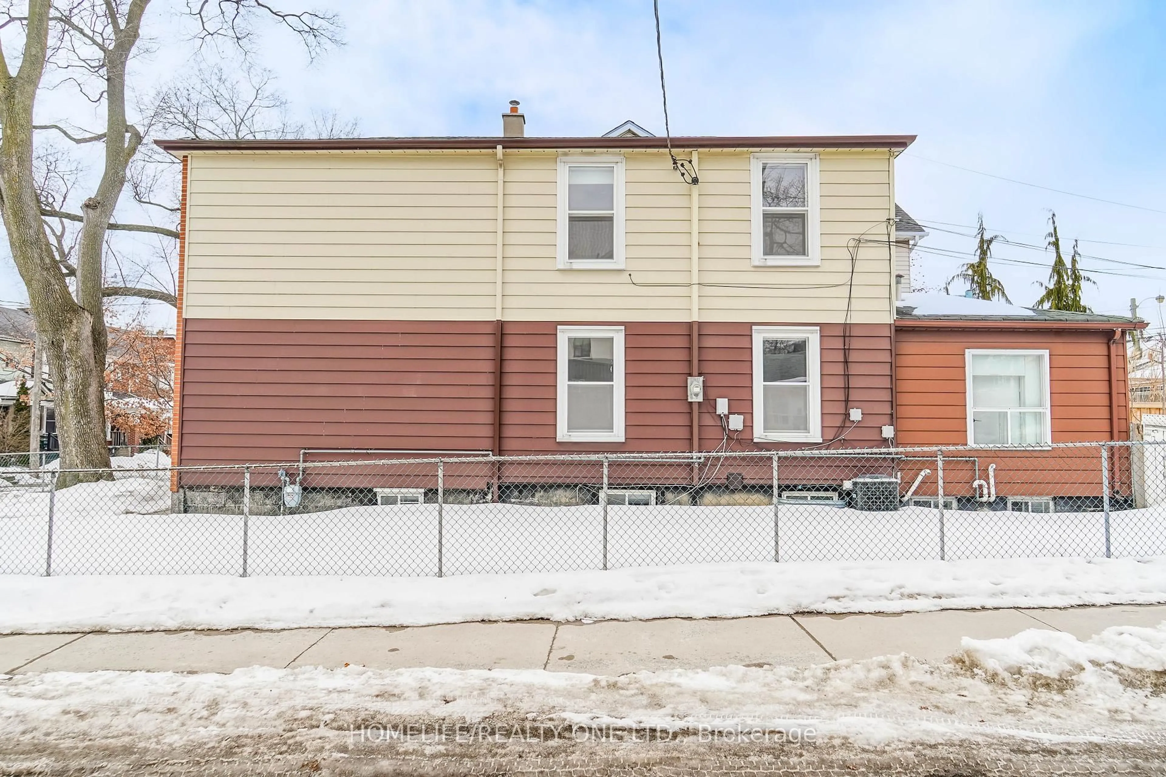 Unknown for 104 Benson Ave, Toronto Ontario M6G 2J1