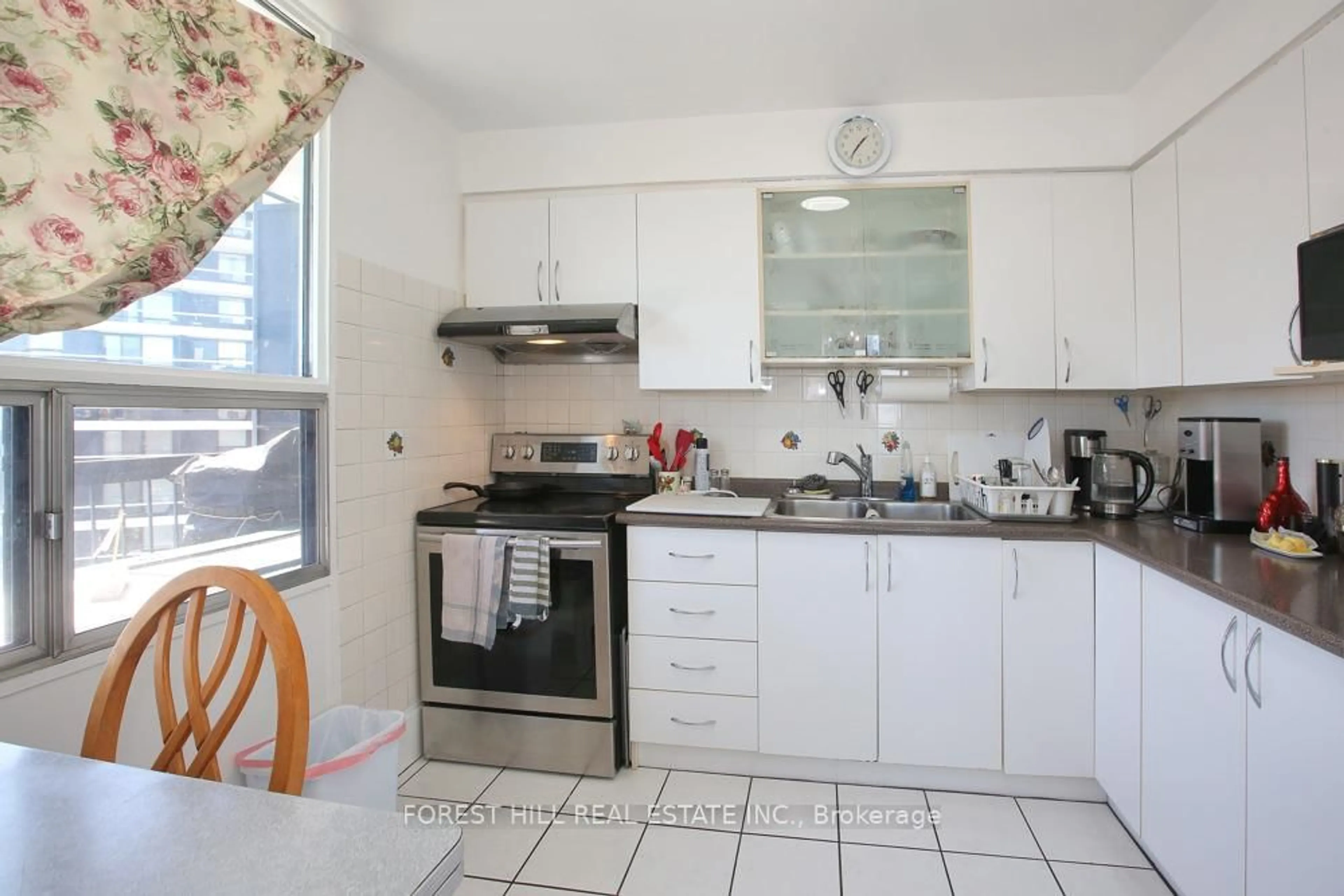 Standard kitchen, unknown for 135 Antibes Dr #806, Toronto Ontario M2R 2Z1