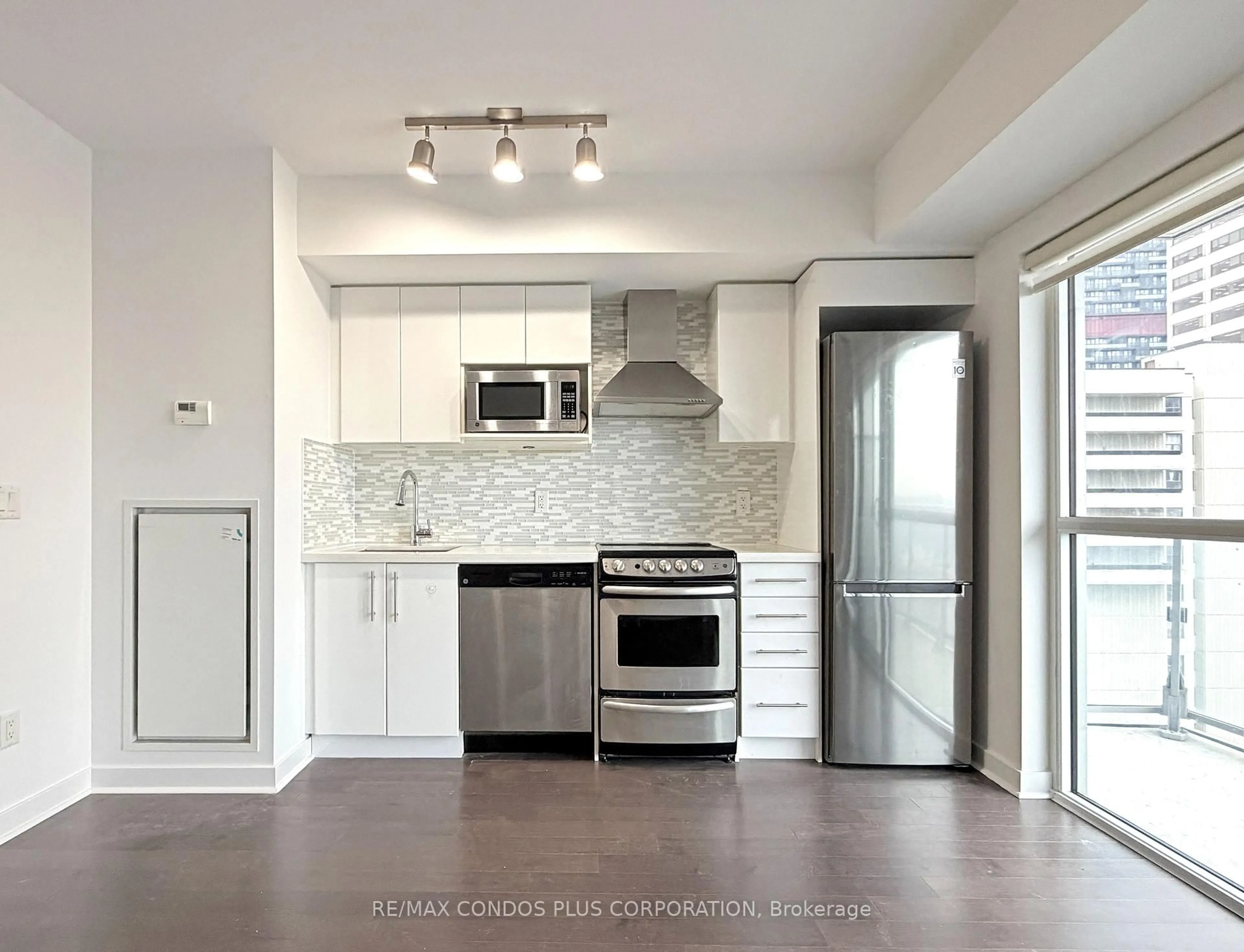 Open concept kitchen, unknown for 58 Orchard View Blvd #1508, Toronto Ontario M4R 0A2