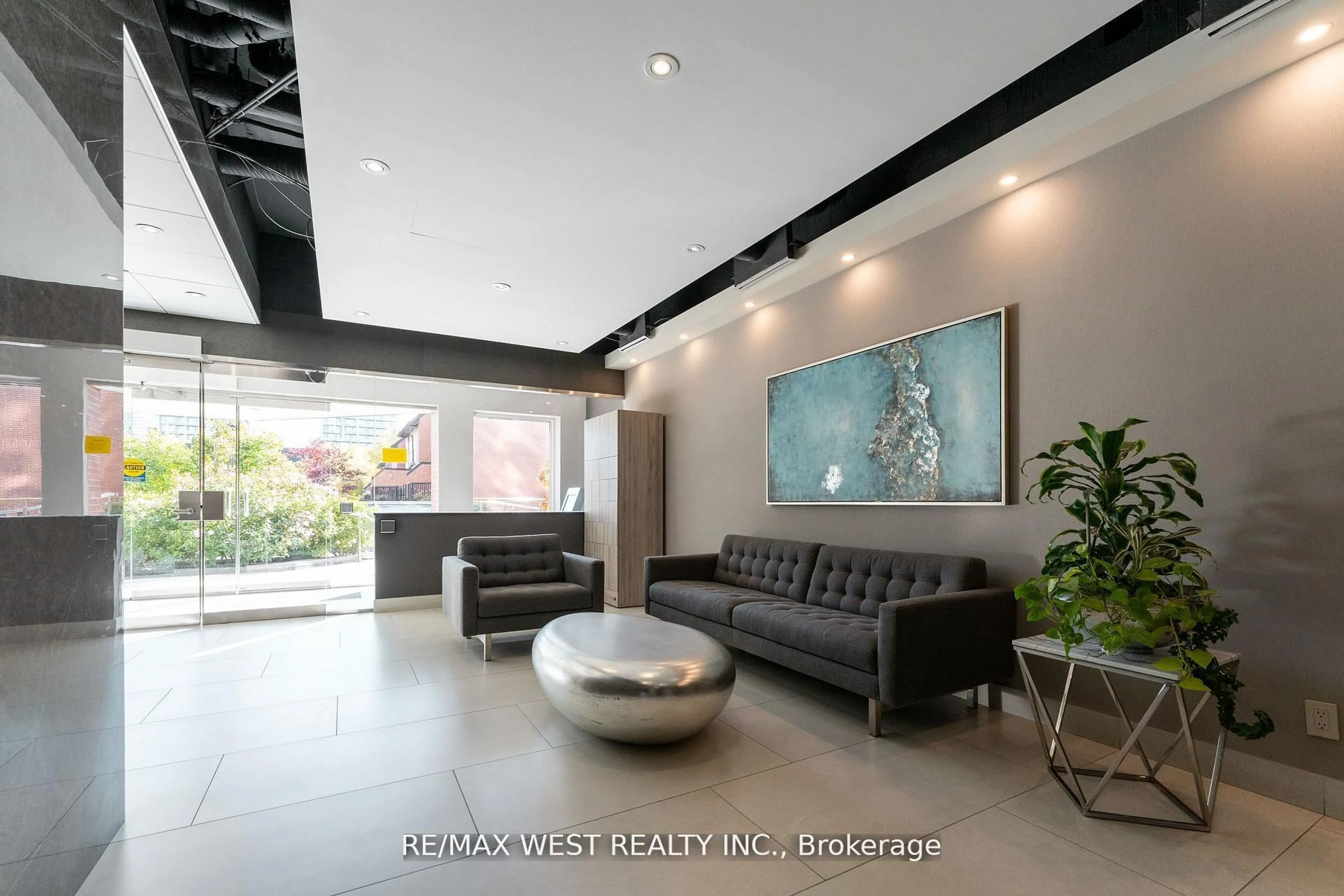 Lobby for 725 King St #205, Toronto Ontario M5V 2W9