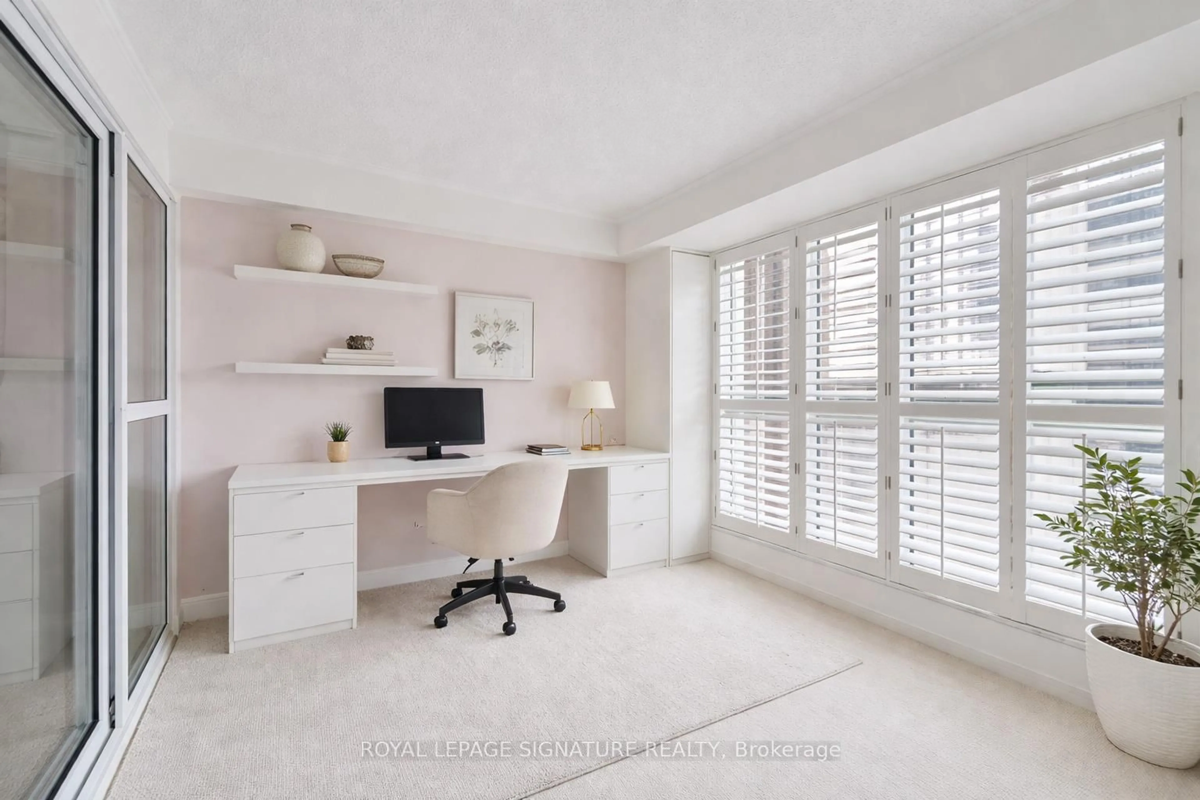 A pic of a room for 18 Hollywood Ave #206, Toronto Ontario M2N 6P5