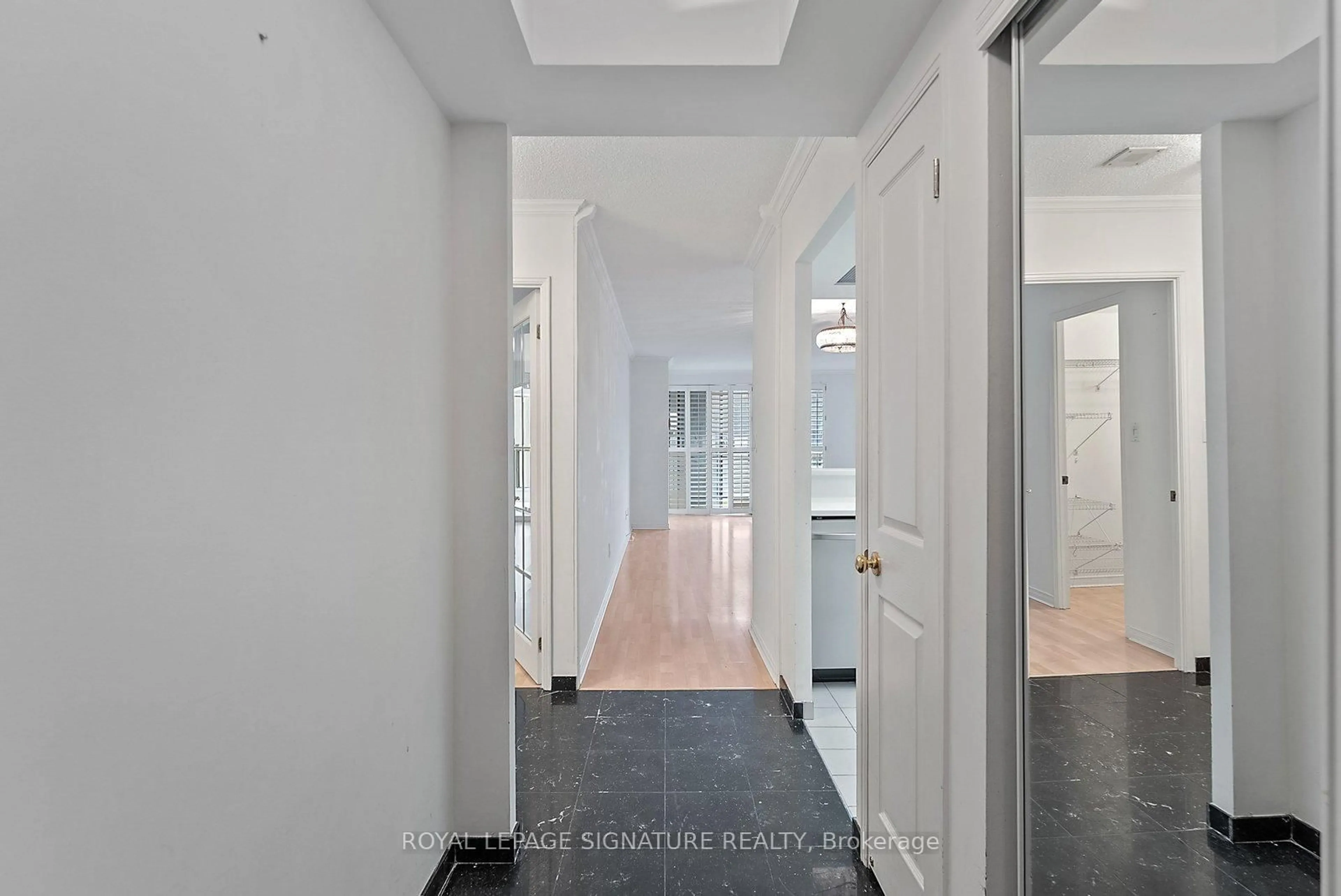 Indoor entryway for 18 Hollywood Ave #206, Toronto Ontario M2N 6P5