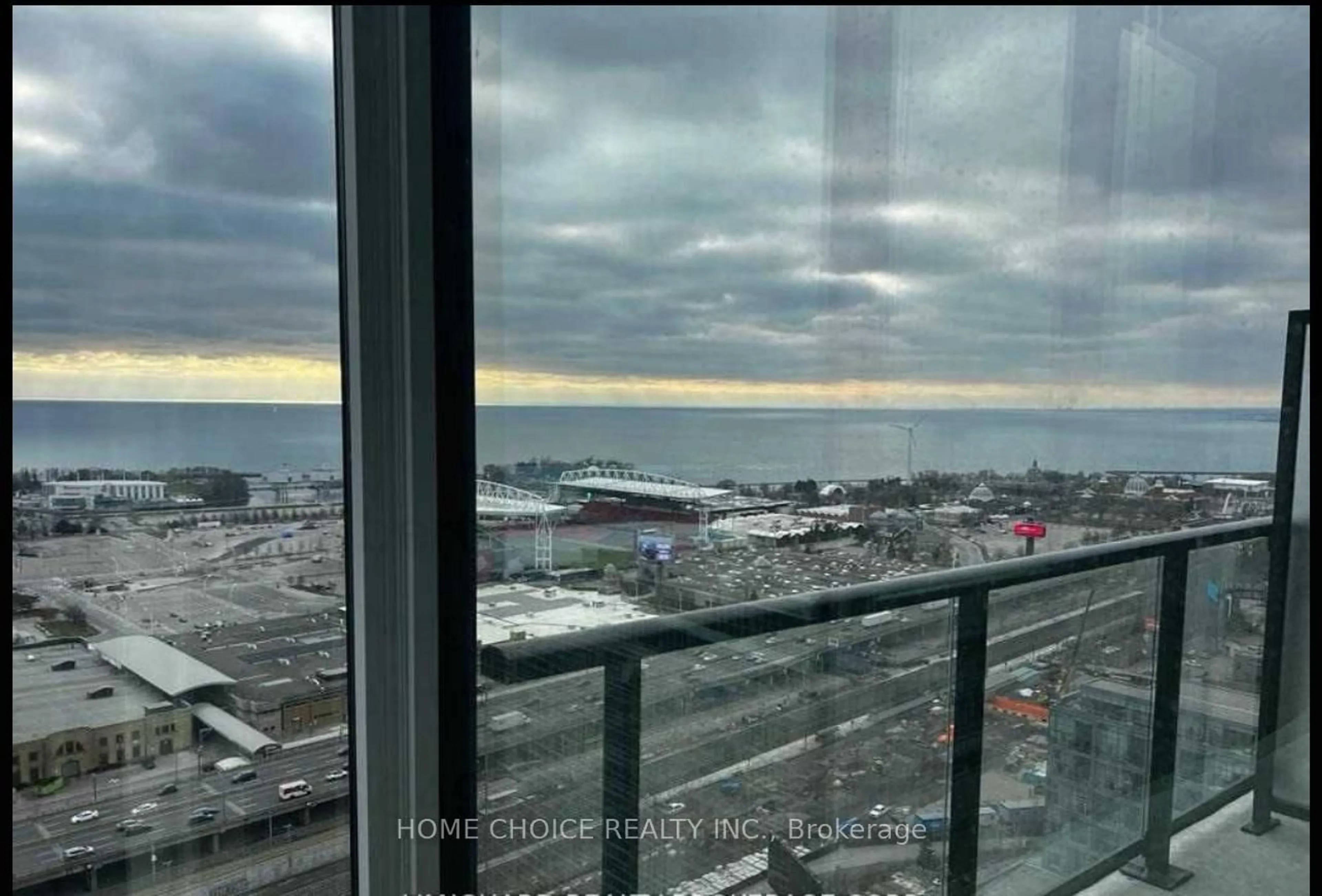 Blurry image for 135 East Liberty St #LP 10, Toronto Ontario M6K 0G7