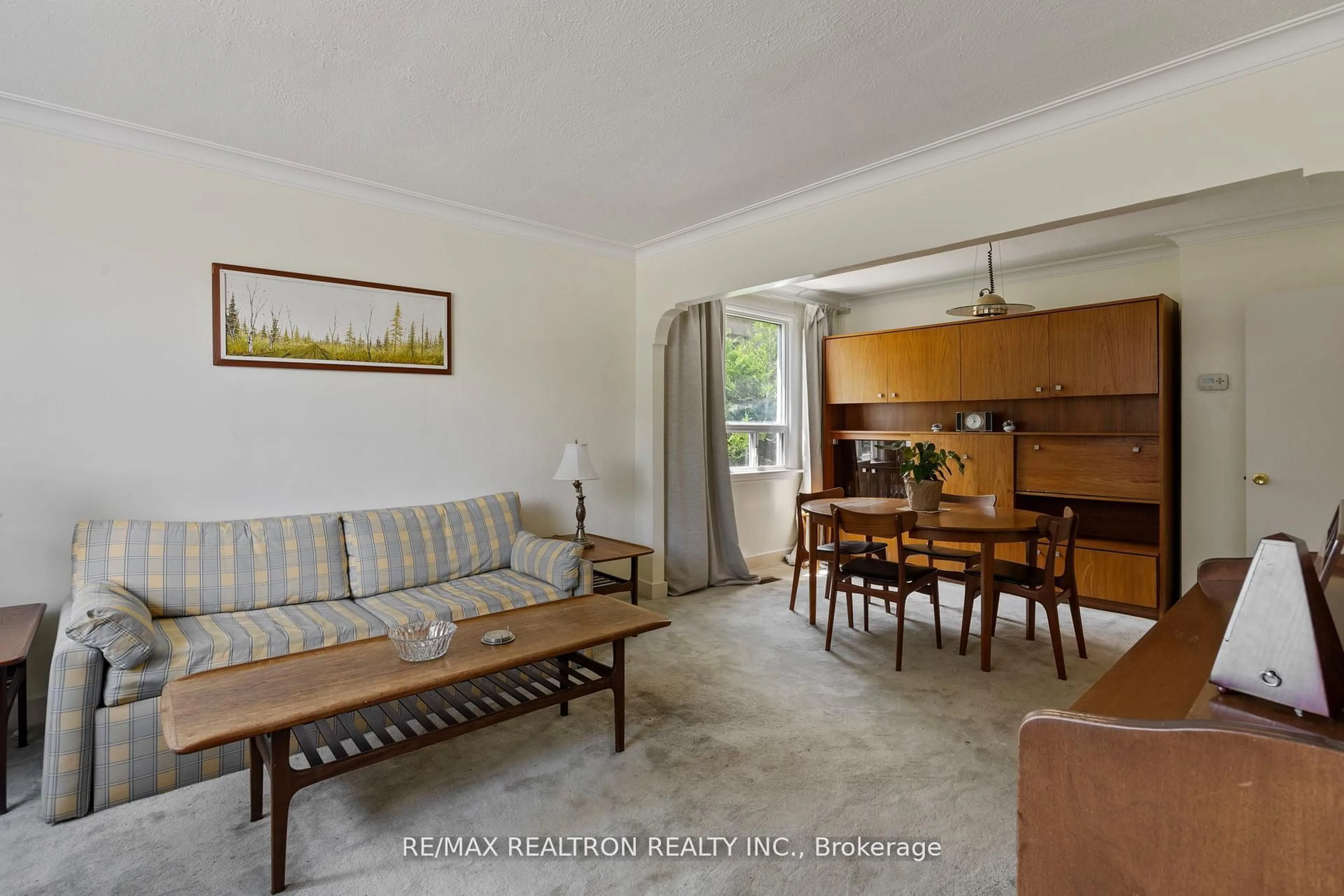 Living room with furniture, unknown for 598 Coldstream Ave, Toronto Ontario M6B 2L2