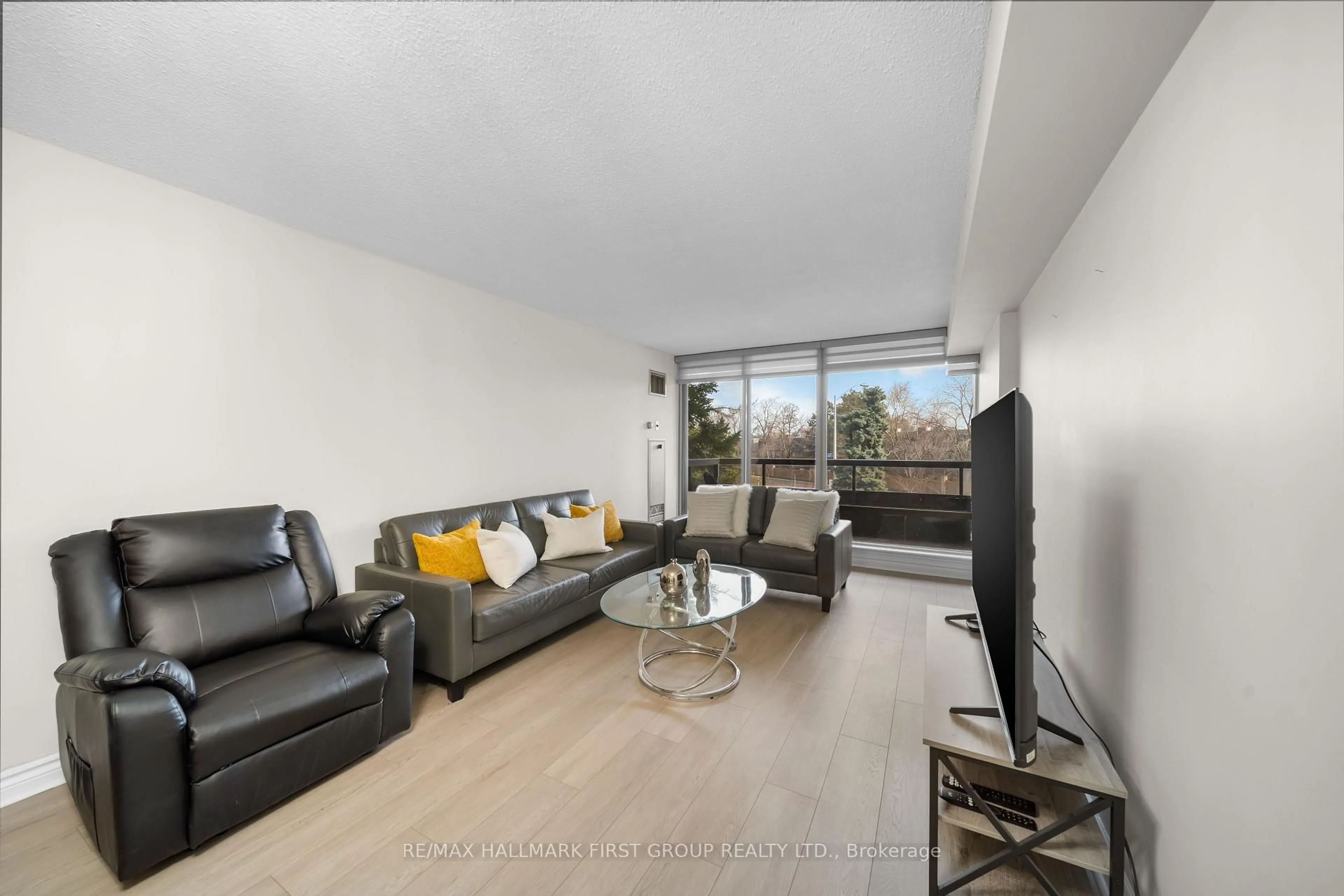 Living room with furniture, unknown for 1200 Don Mills Rd #303, Toronto Ontario M3B 3N8